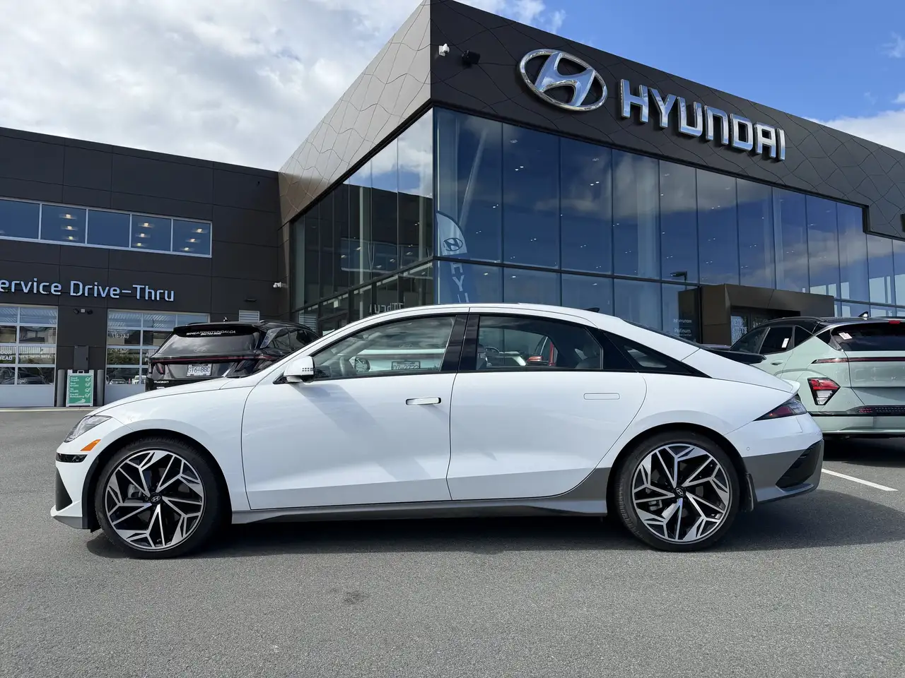 Hyundai IONIQ 6 photo Hyundai IONIQ 6