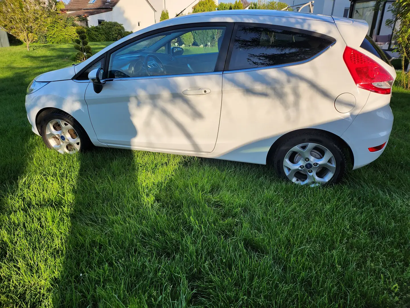 Ford Fiesta 1.6 TDCi  DPF Weiß - 2