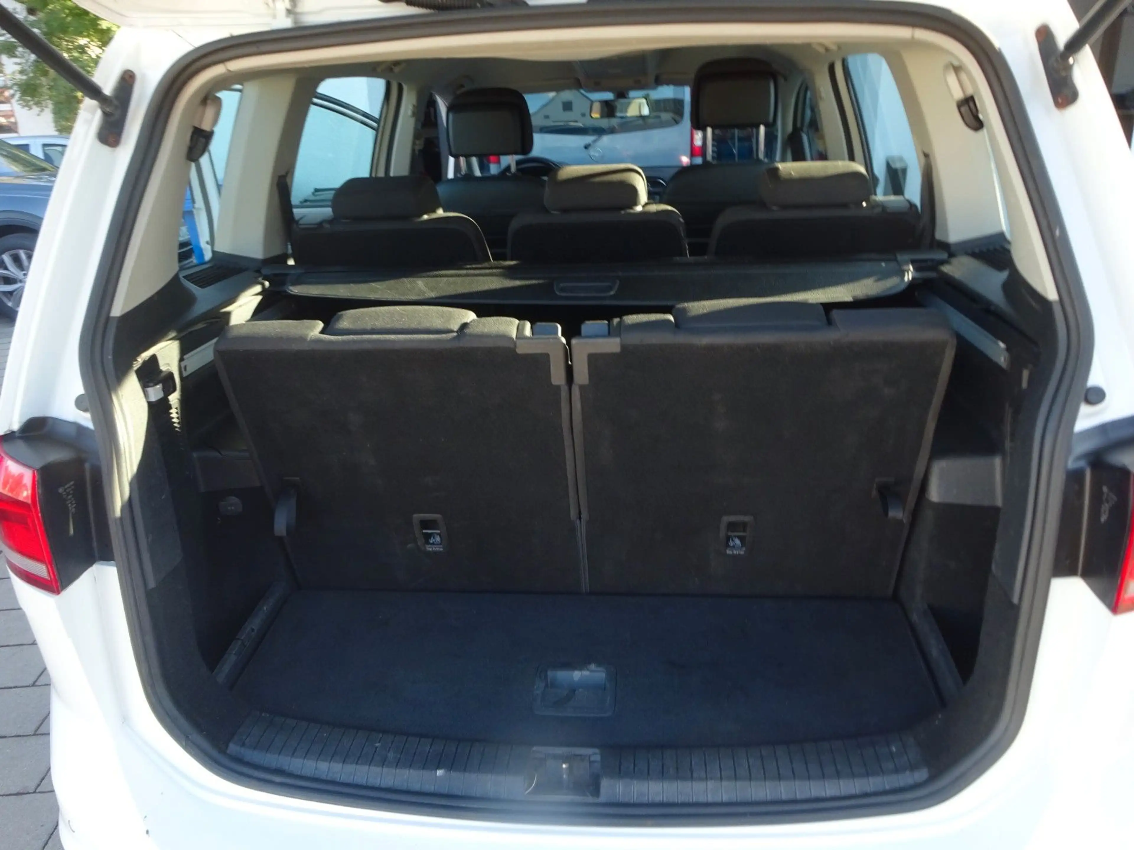 Volkswagen Touran BMT/Start-Stop/NAVI/AHK/7 Sitzer — photo 14