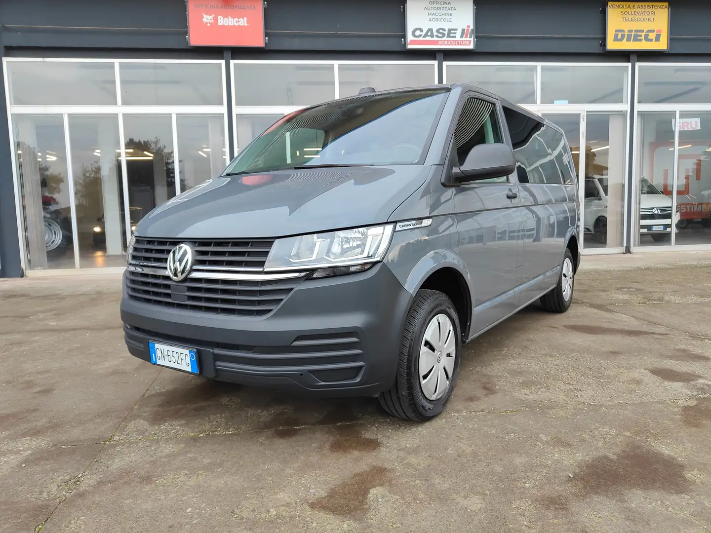 Volkswagen T6.1 Caravelle 2.0 TDI Trendline 9 Posti KM 39.000 Grau - 1