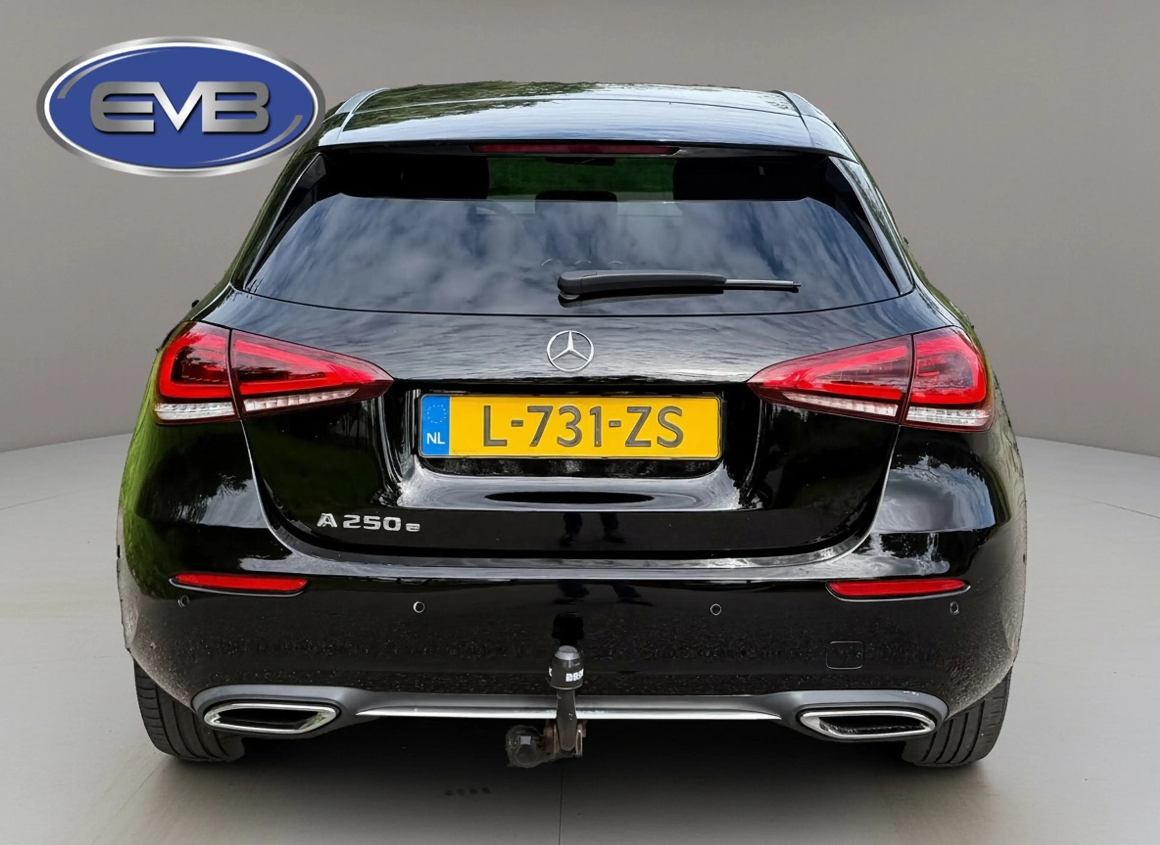 Mercedes-Benz A 250 e Business Solution Luxury Limited, leder, sfeerve — photo 10