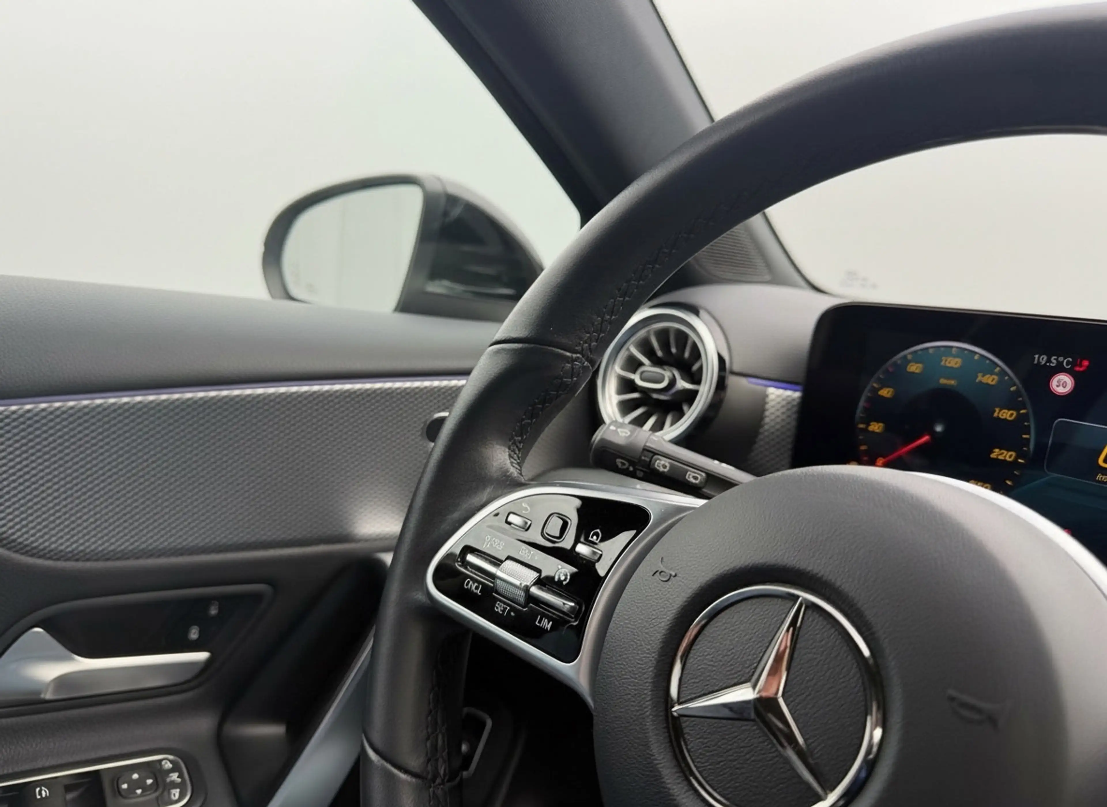 Mercedes-Benz A 250 e Business Solution Luxury Limited, leder, sfeerve — photo 19