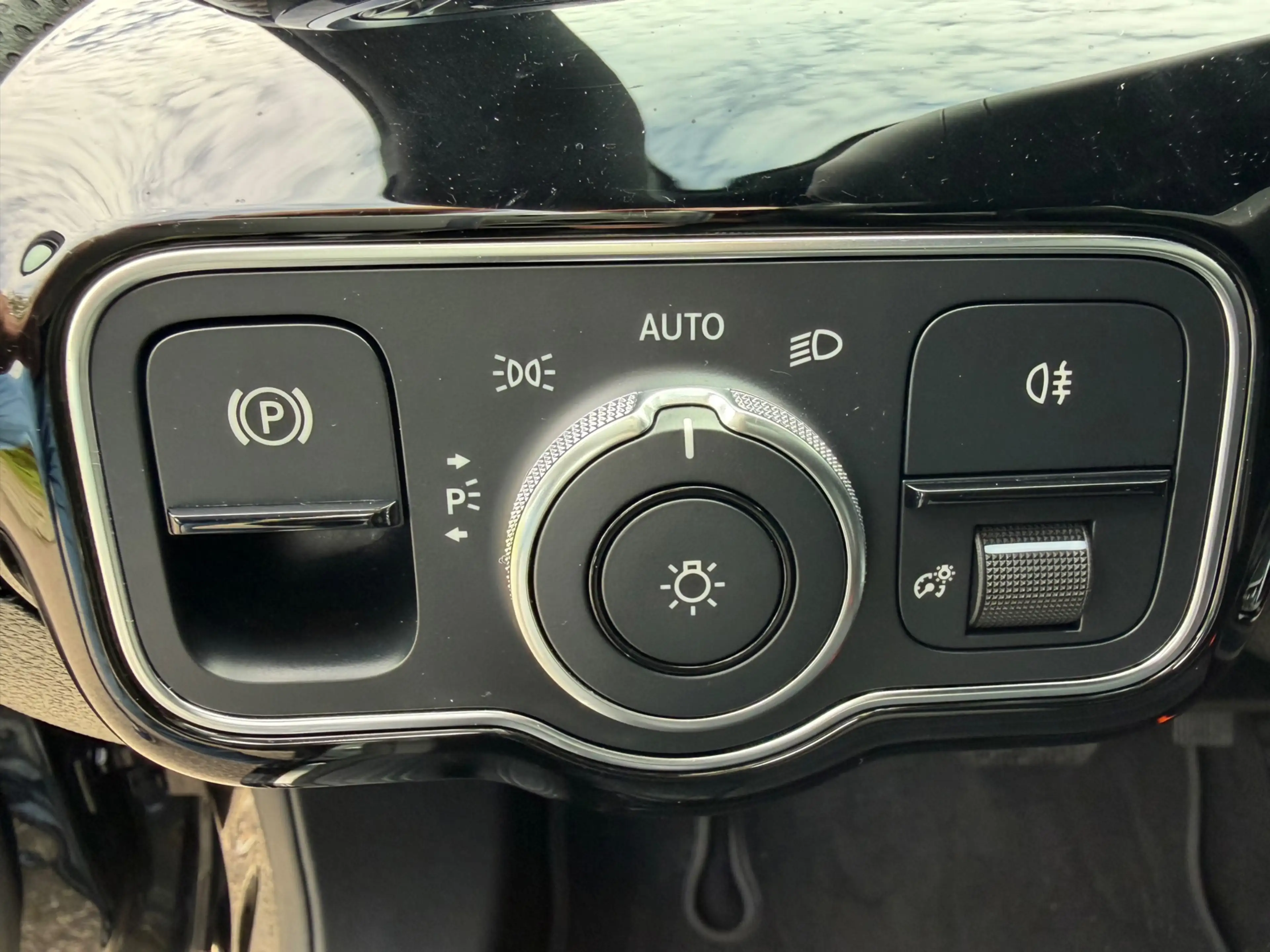 Mercedes-Benz A 250 e Business Solution Luxury Limited, leder, sfeerve — photo 35
