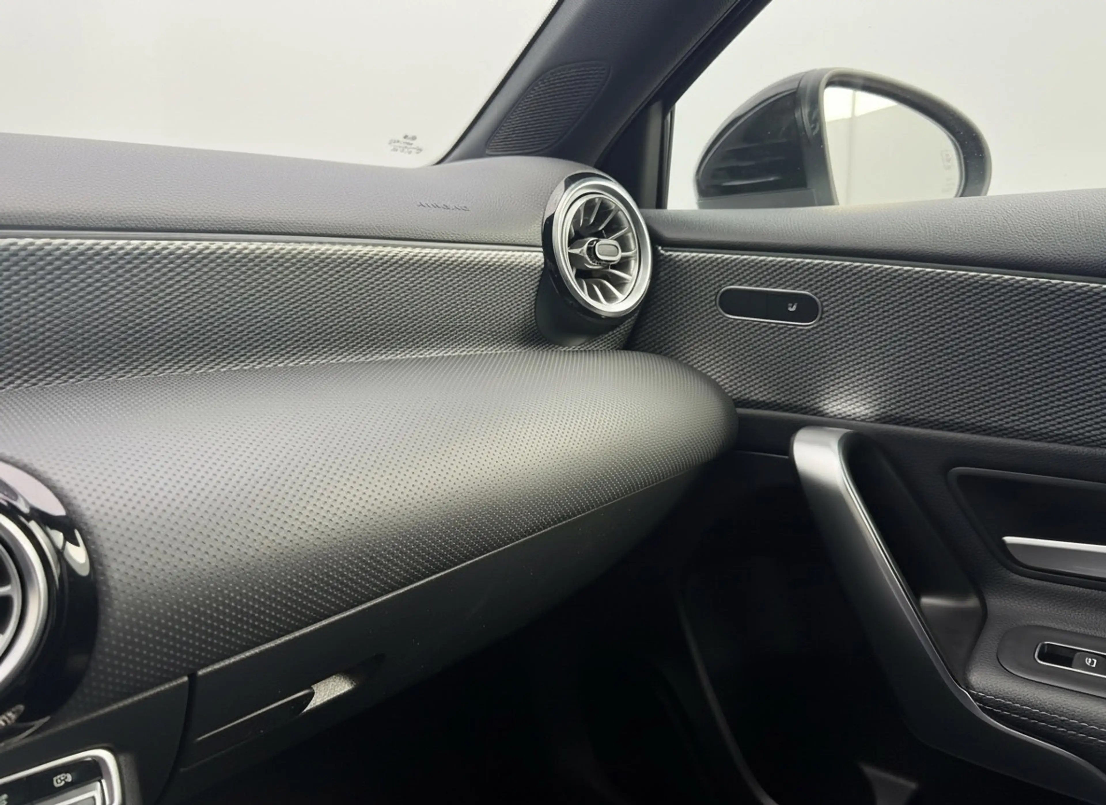 Mercedes-Benz A 250 e Business Solution Luxury Limited, leder, sfeerve — photo 27