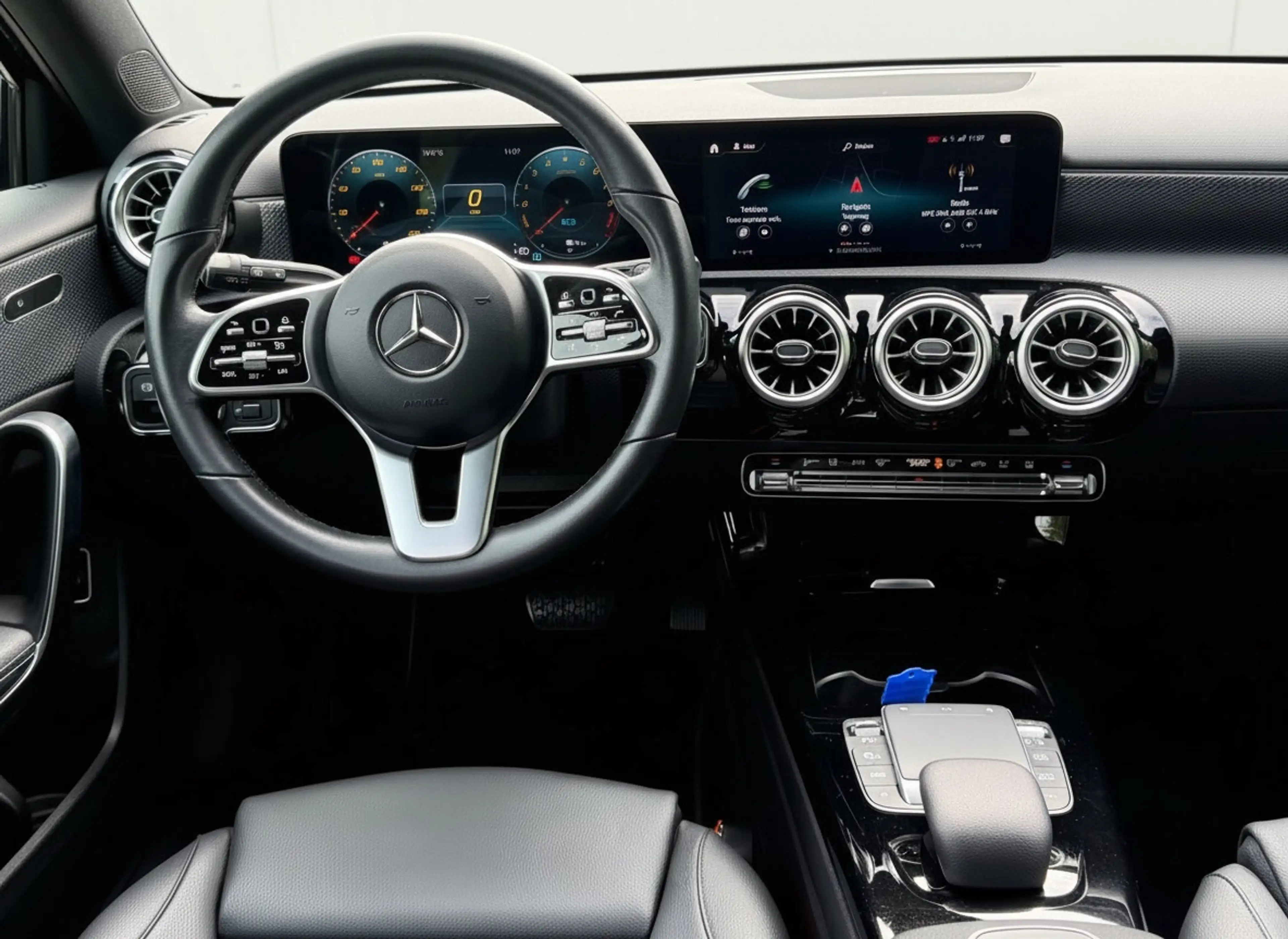 Mercedes-Benz A 250 e Business Solution Luxury Limited, leder, sfeerve — photo 2