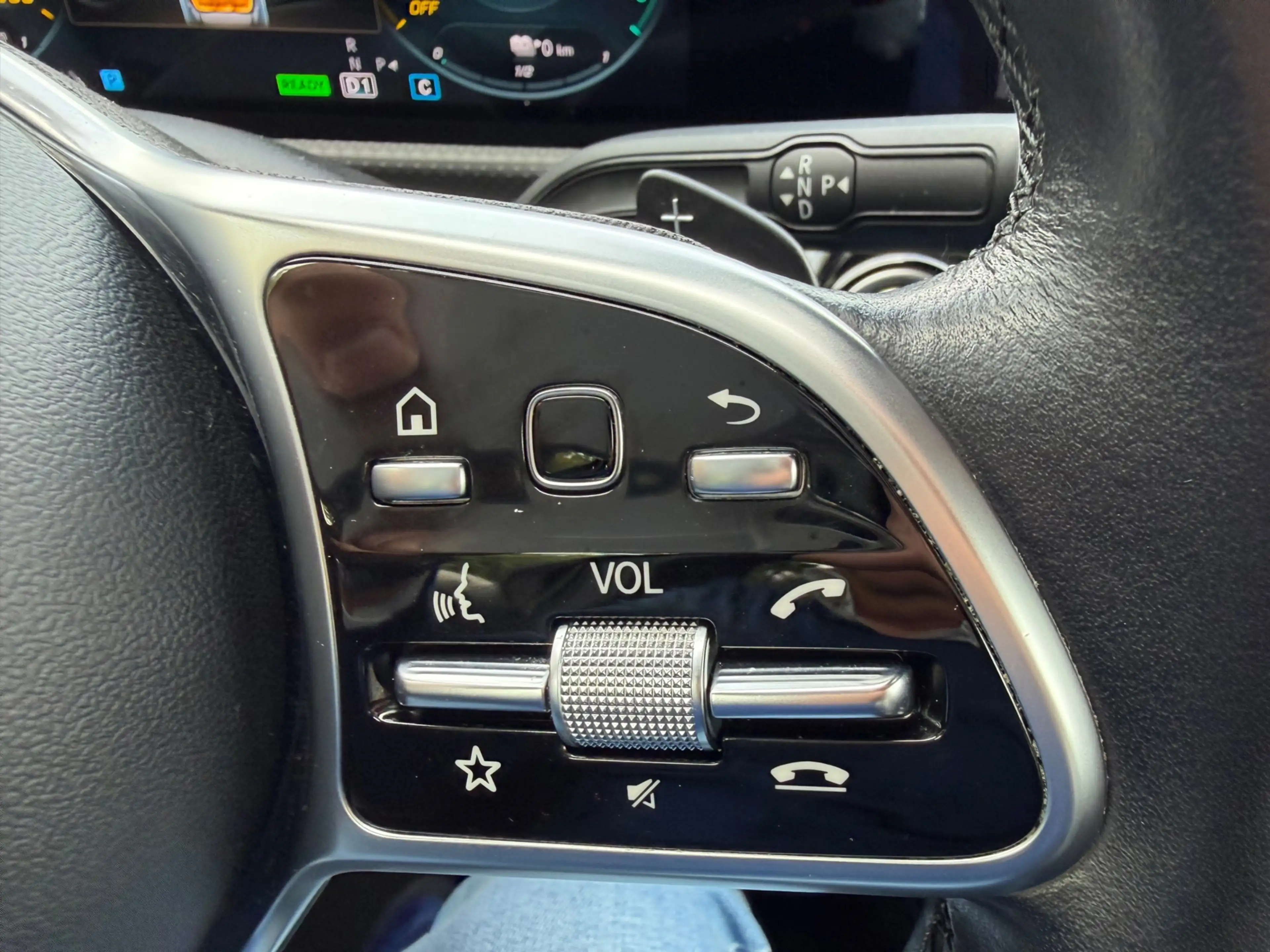 Mercedes-Benz A 250 e Business Solution Luxury Limited, leder, sfeerve — photo 34