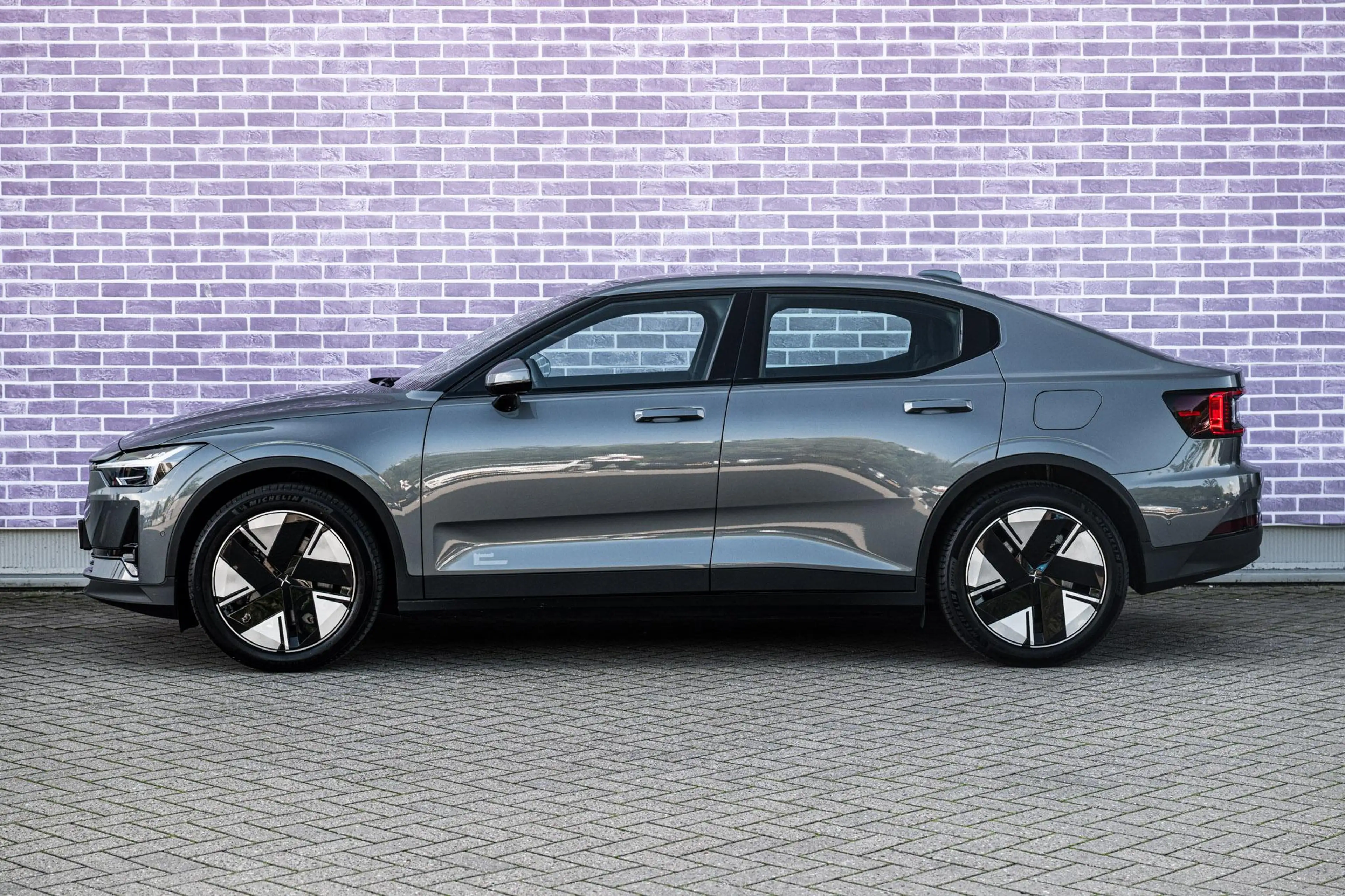 Polestar 2 Long Range Single Motor Plus 82 kWh — photo 4