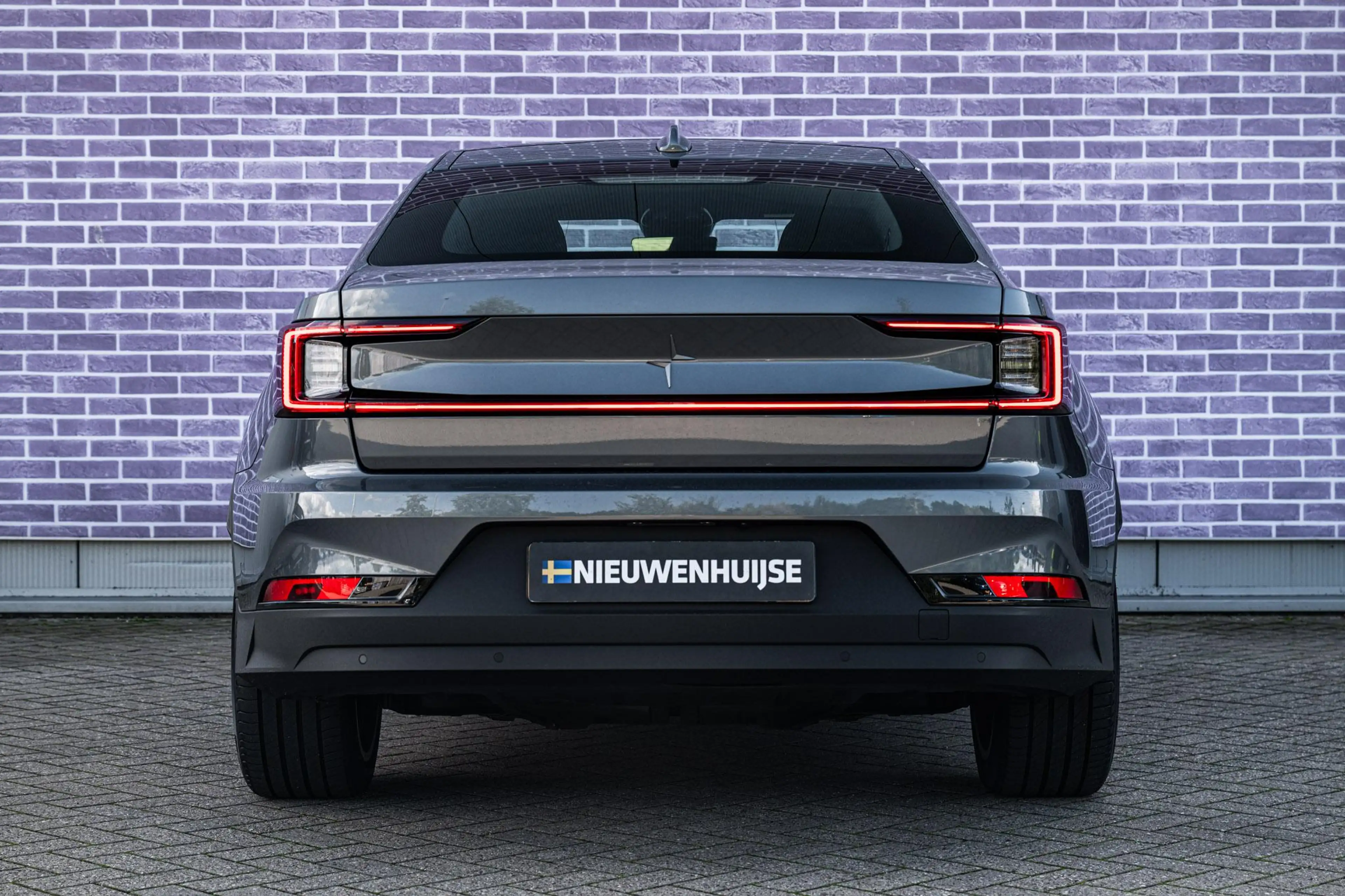 Polestar 2 Long Range Single Motor Plus 82 kWh — photo 10