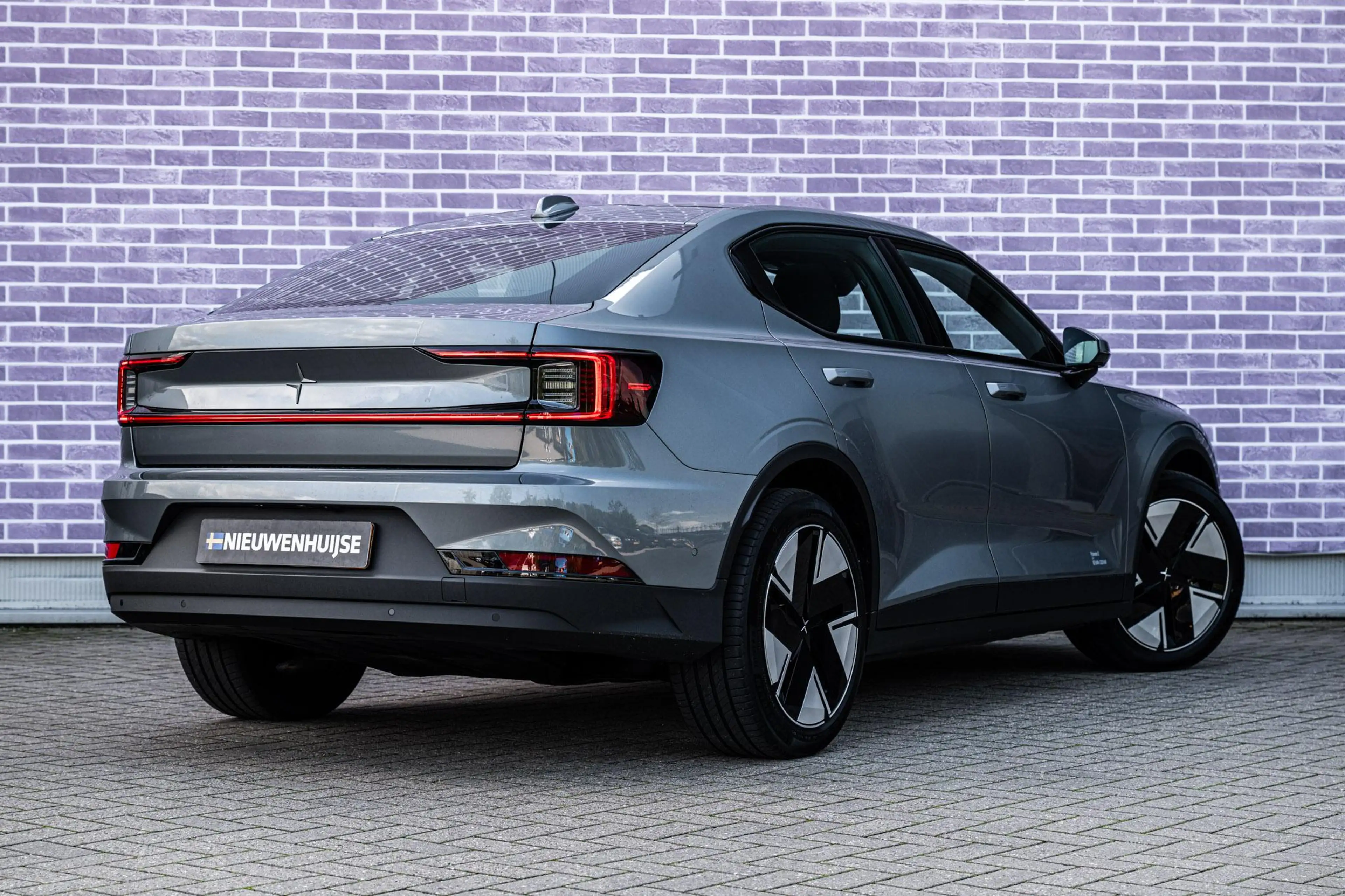 Polestar 2 Long Range Single Motor Plus 82 kWh — photo 2