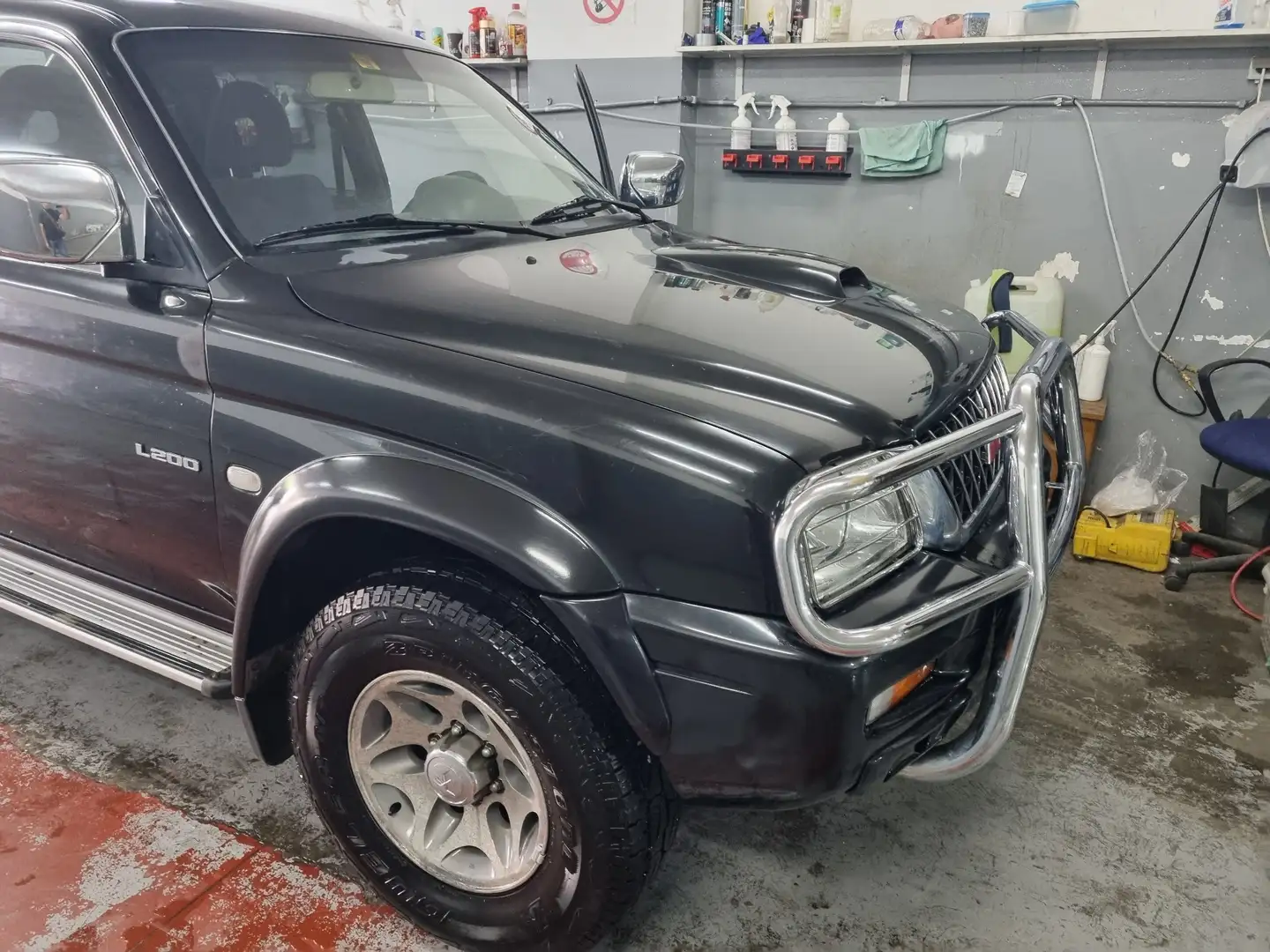 Mitsubishi PICK UP - 1