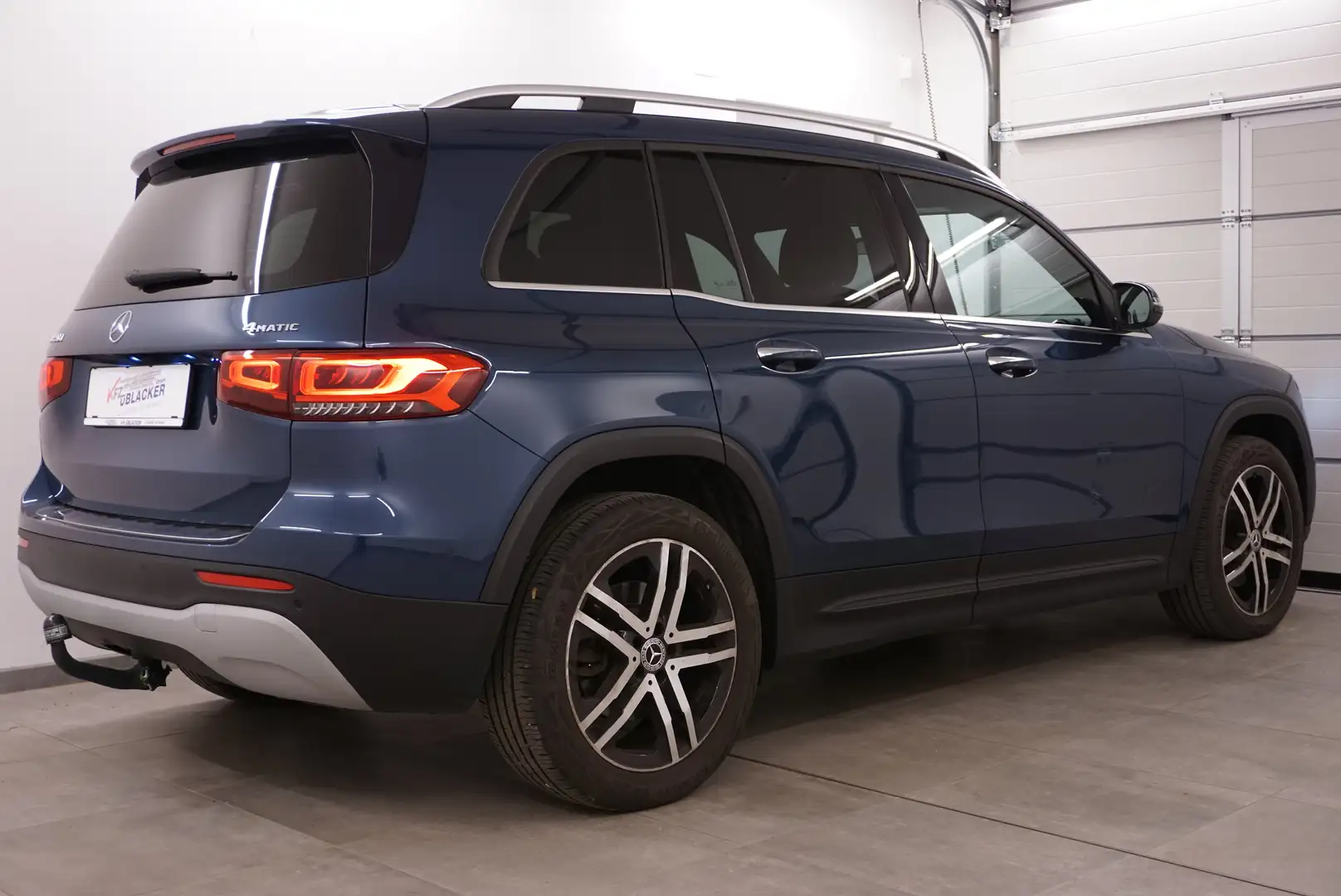 Mercedes-Benz GLB 220 d 4Matic // Anhängervorrichtung // ACC // Modrá - 2