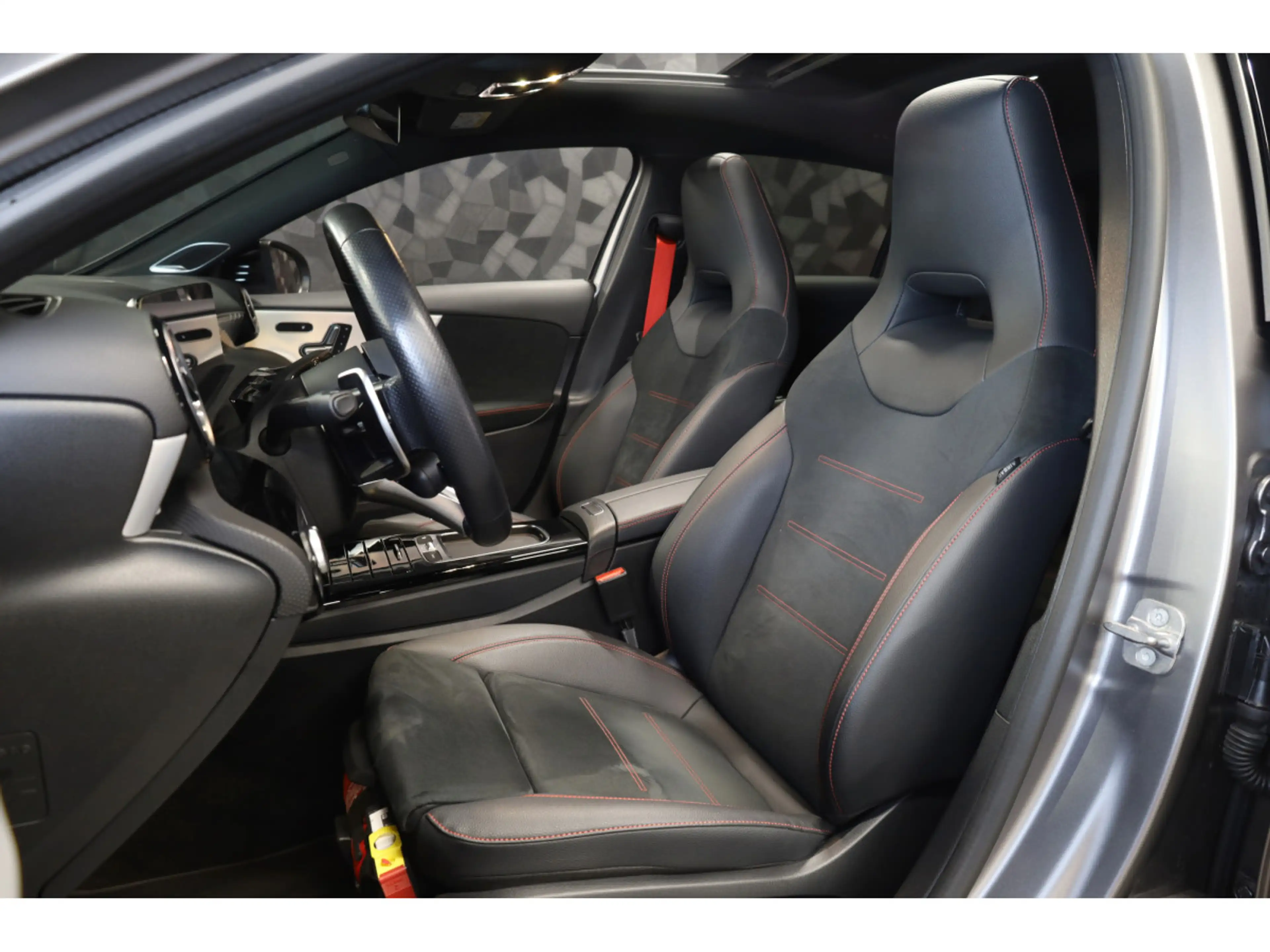 Mercedes-Benz A 35 AMG 4 MATIC — photo 4