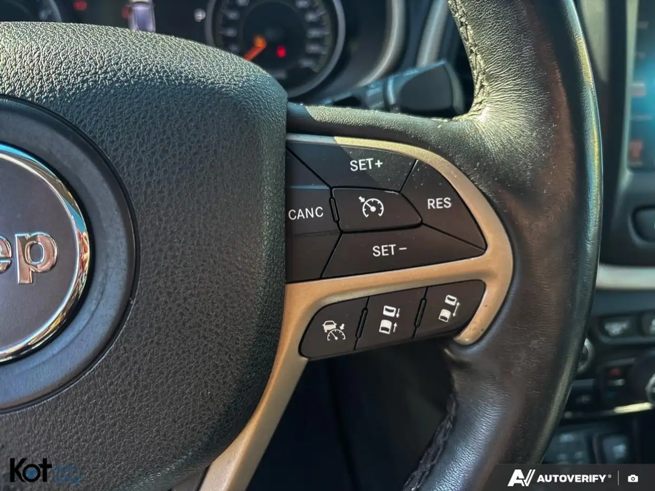 Jeep Cherokee снимка Jeep Cherokee