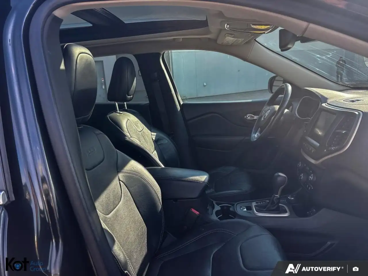 Jeep Cherokee снимка Jeep Cherokee