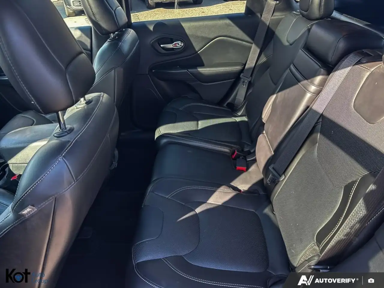 Jeep Cherokee снимка Jeep Cherokee