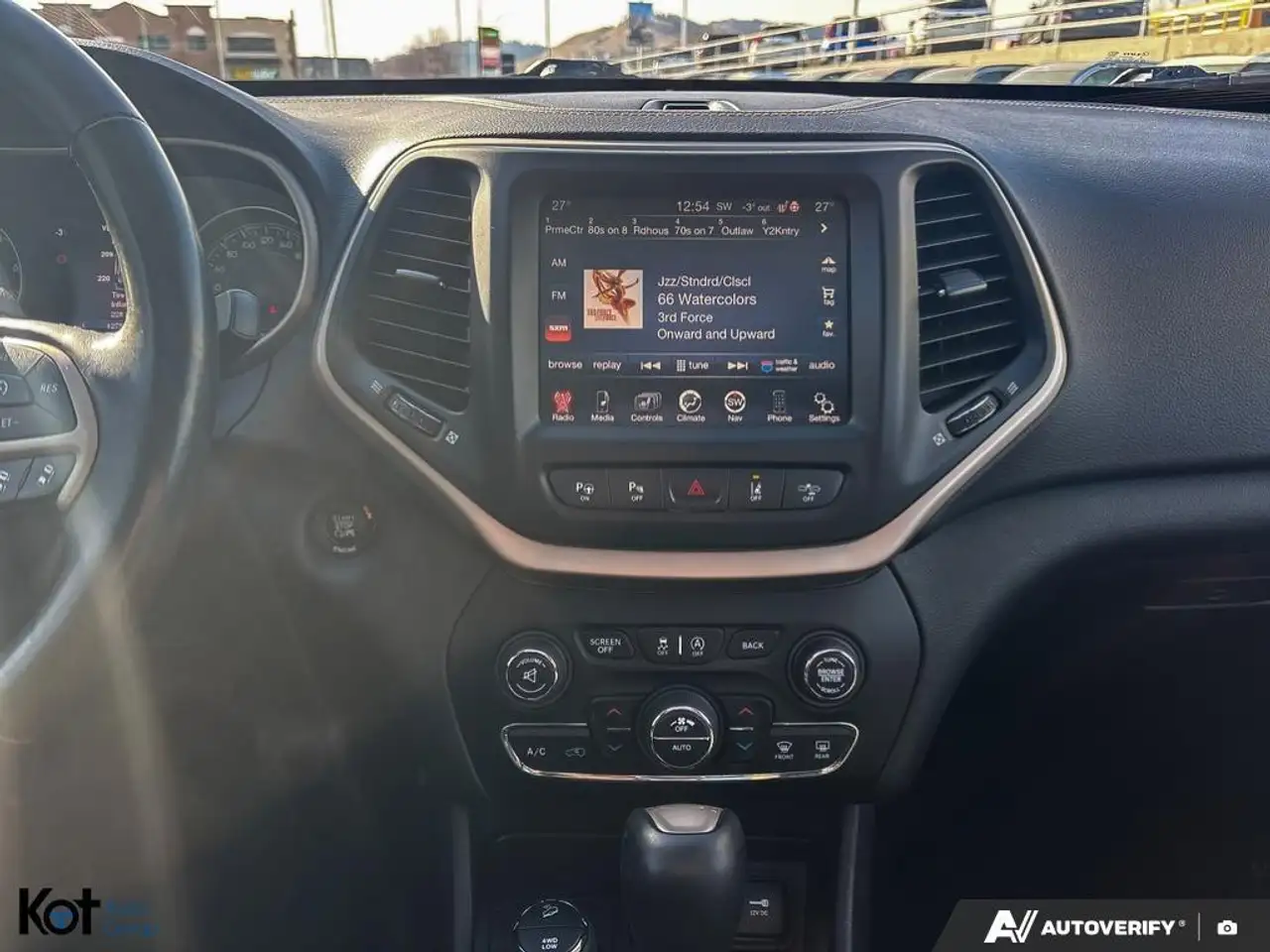 Jeep Cherokee снимка Jeep Cherokee