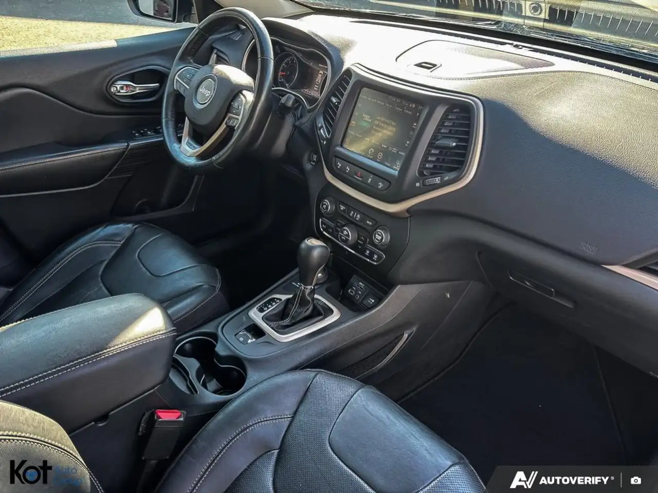 Jeep Cherokee снимка Jeep Cherokee