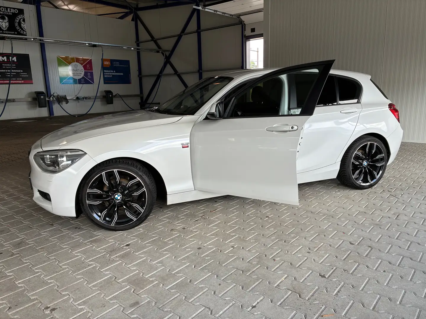BMW 114 1.6 liter |  170 pk | EDE Executive bijela - 2