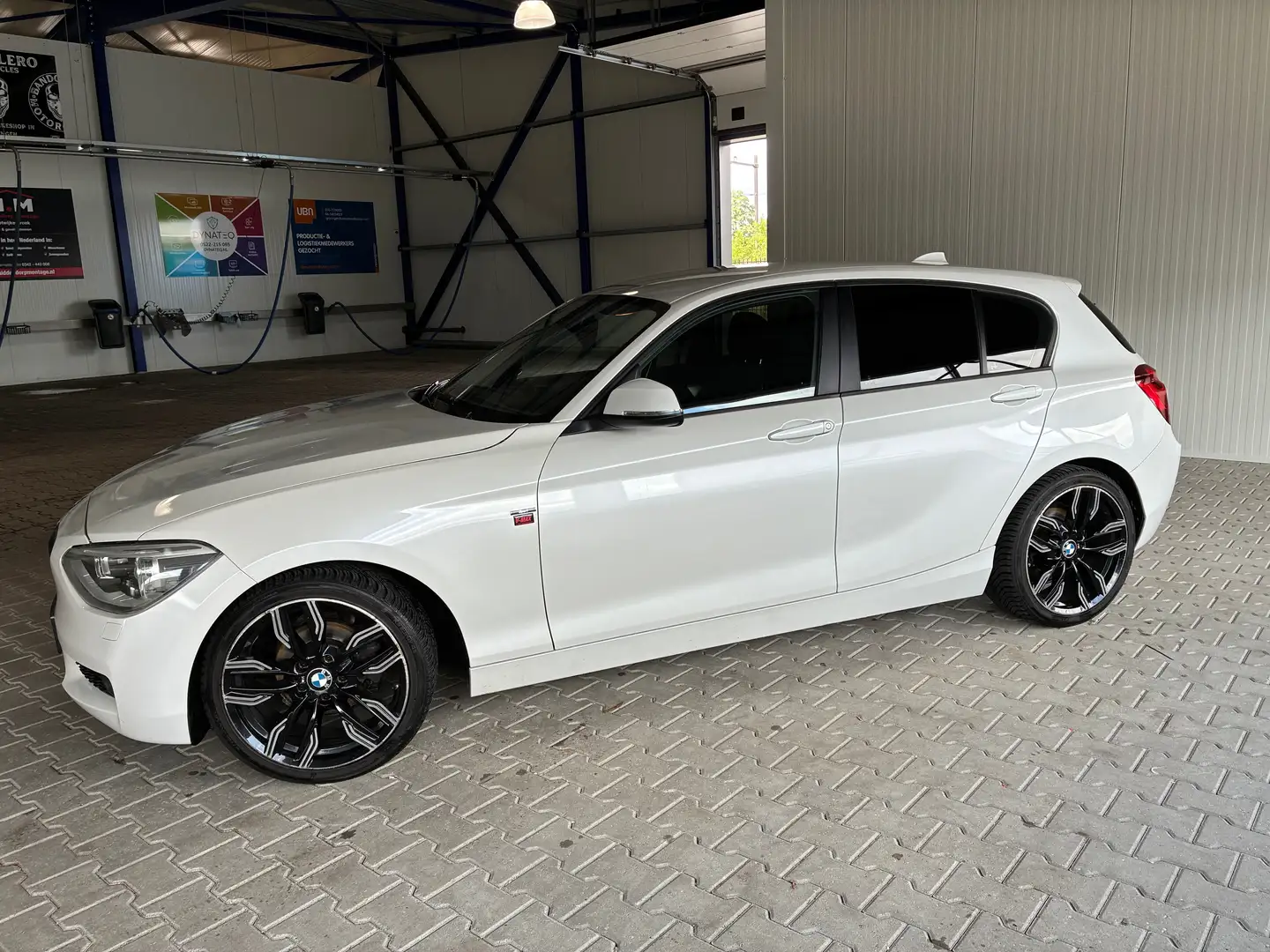 BMW 114 1.6 liter |  170 pk | EDE Executive bijela - 1