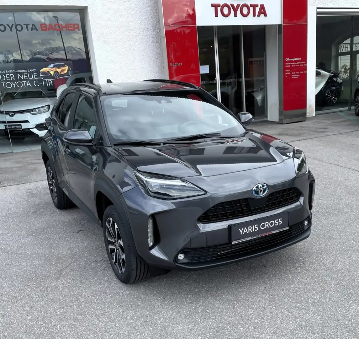 Toyota Yaris Cross Yaris Cross 1,5 Hybrid 4x4 Active Drive Grau - 2