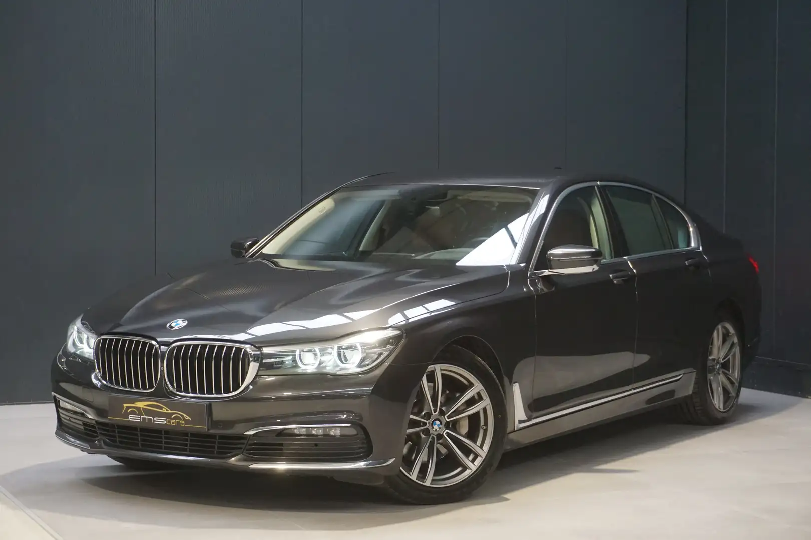 BMW 725 d Automaat- Nav- Cam- SoftClose- Trekhk- Garantie! Gri - 1