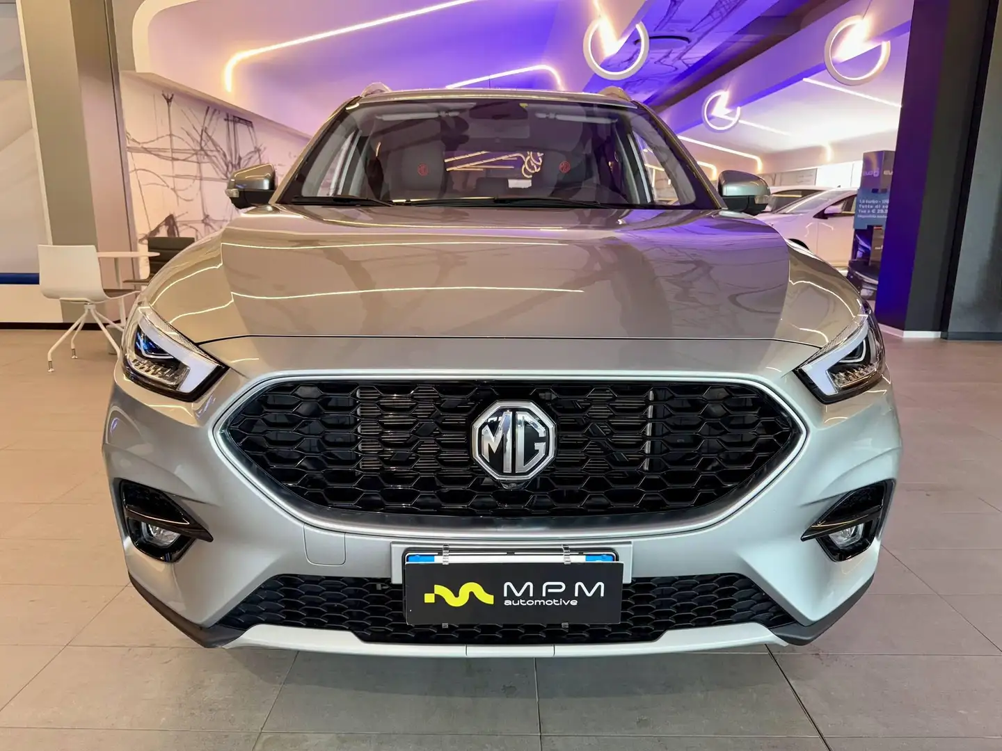 MG ZS 1.5 LUXURY 106CV BENZ Gris - 2