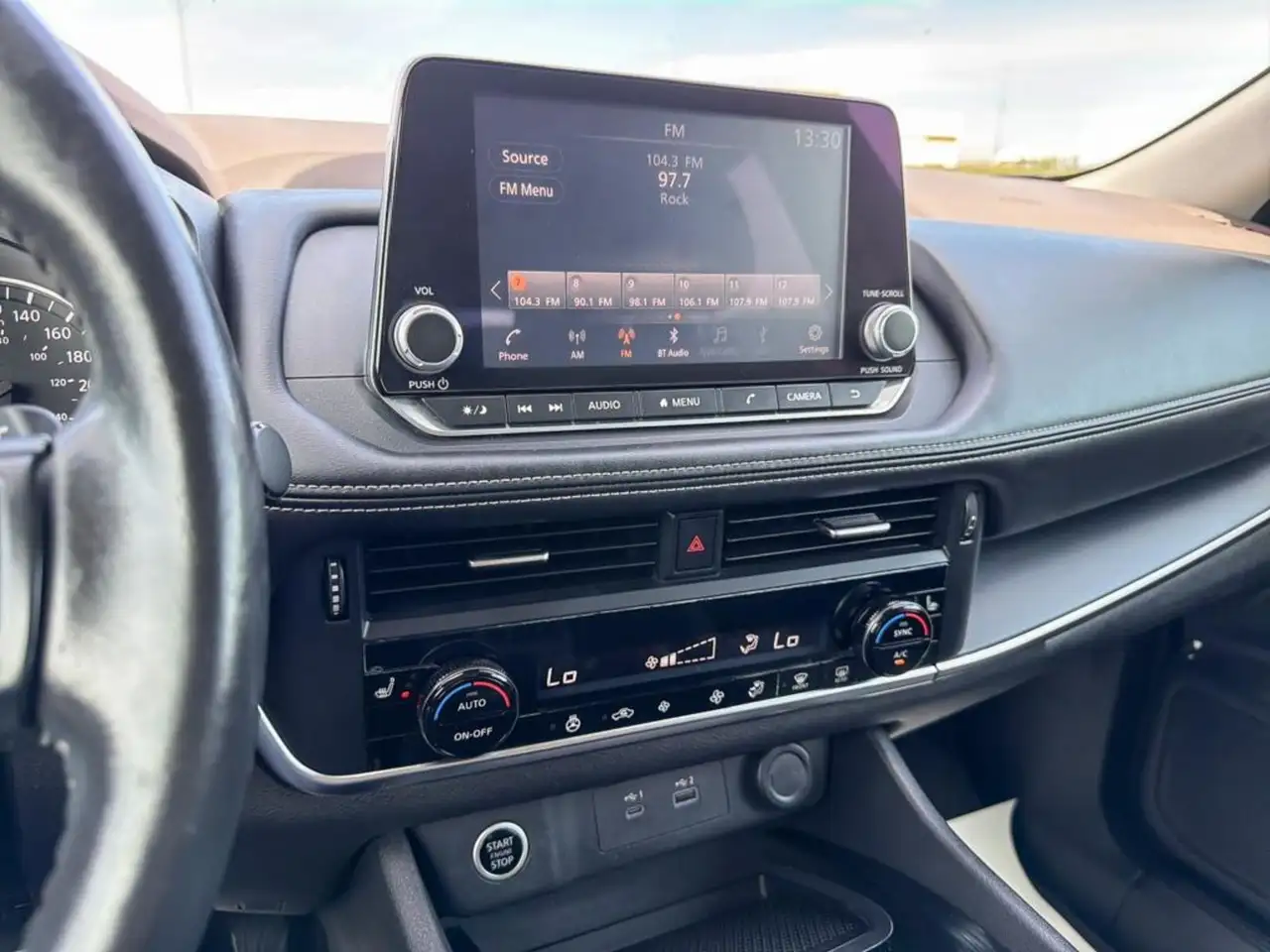 Nissan Rogue снимка Nissan Rogue