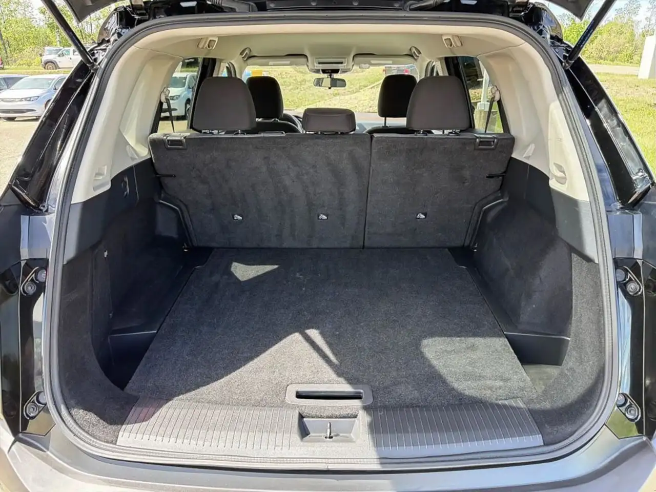 Nissan Rogue снимка Nissan Rogue