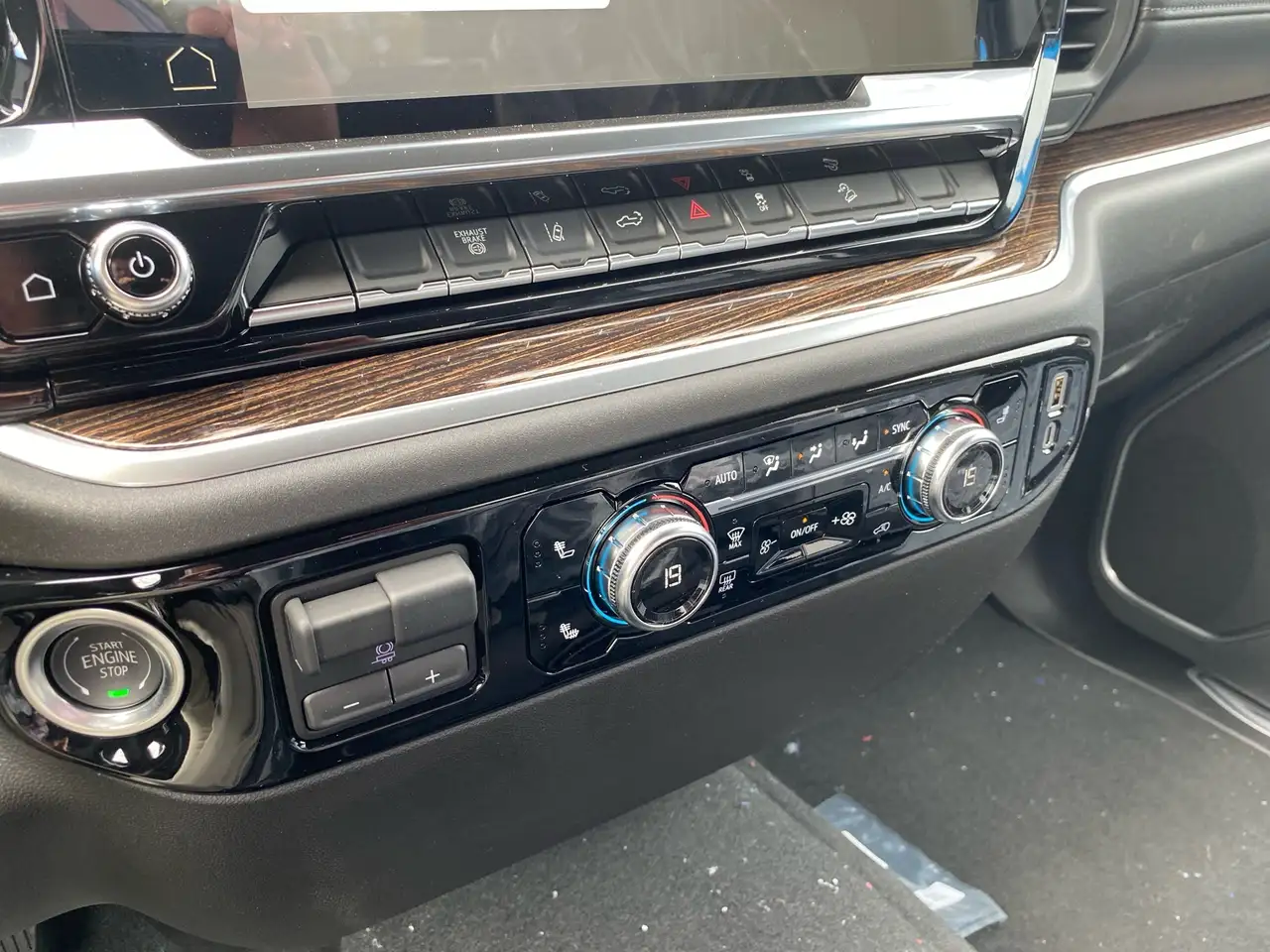 GMC Sierra 2500HD снимка GMC Sierra 2500HD