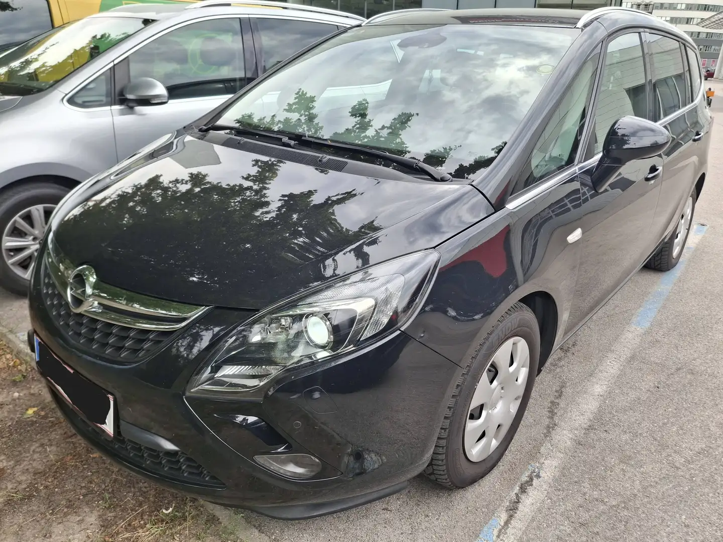 Opel Zafira Tourer Sport Xenonlicht, Einparkhilfe rundum! uvm! 7 Sitzer Schwarz - 1