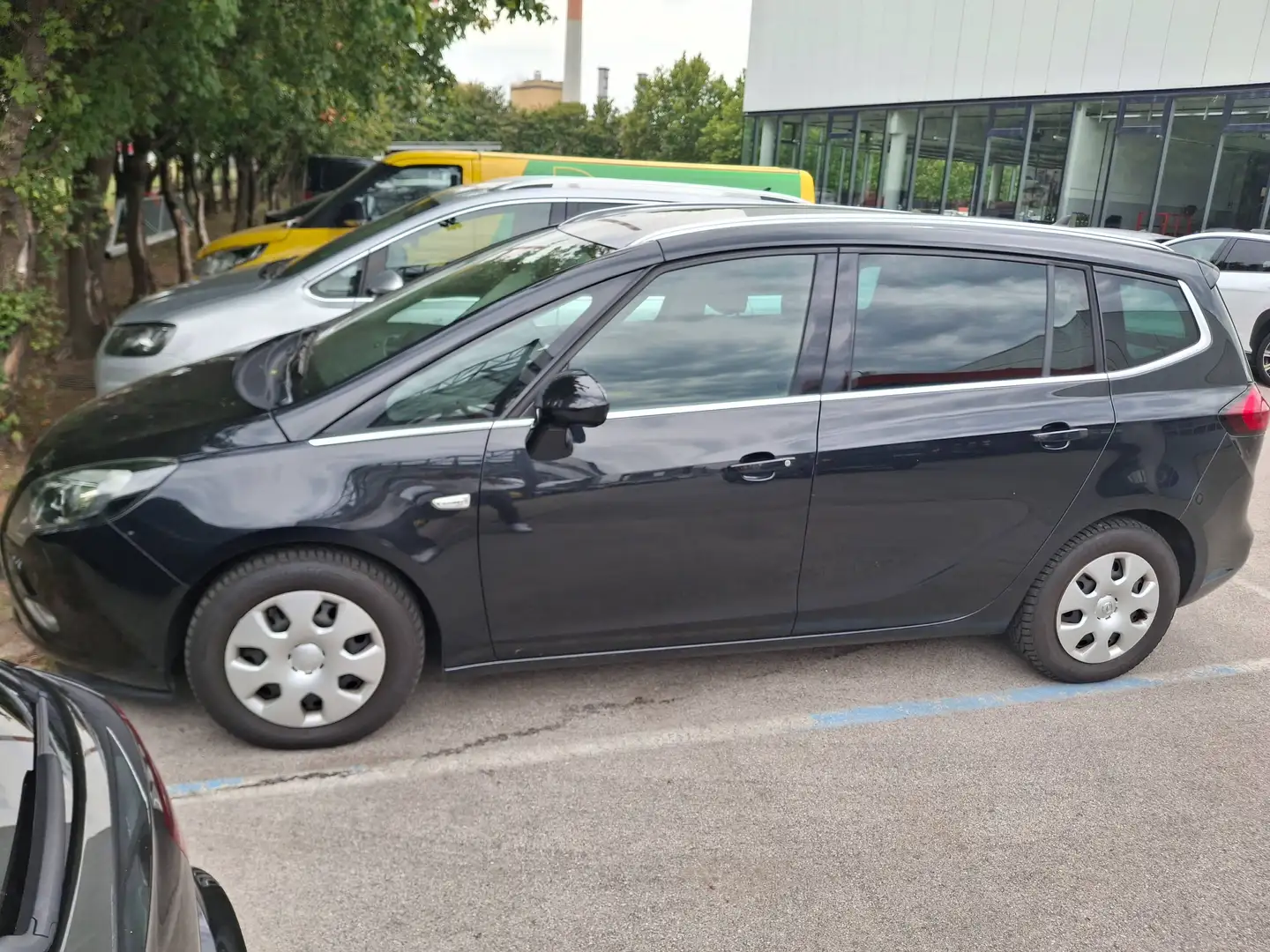 Opel Zafira Tourer Sport Xenonlicht, Einparkhilfe rundum! uvm! 7 Sitzer Schwarz - 2