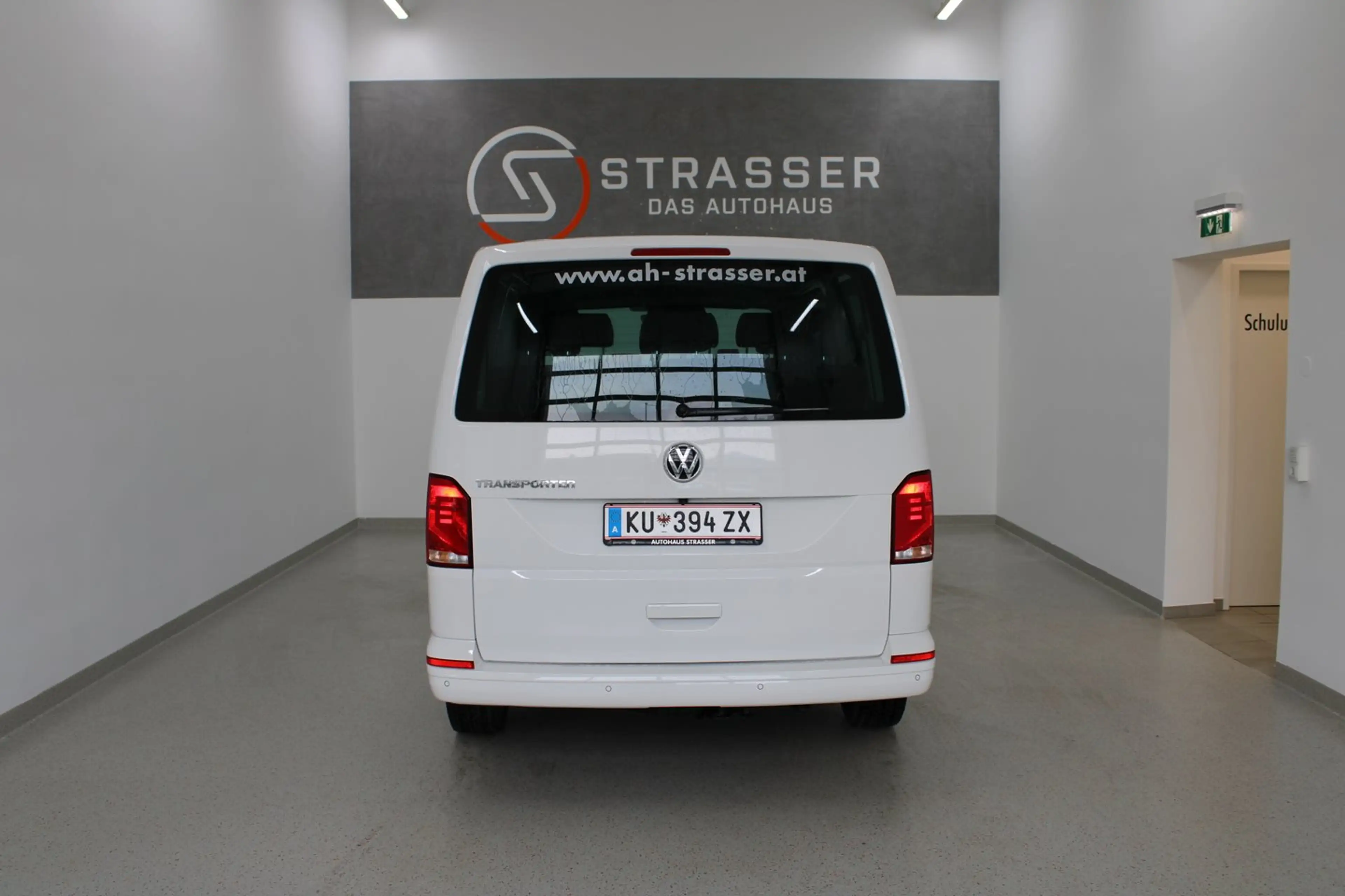 Volkswagen T6.1 Transporter Kombi TDI — photo 3