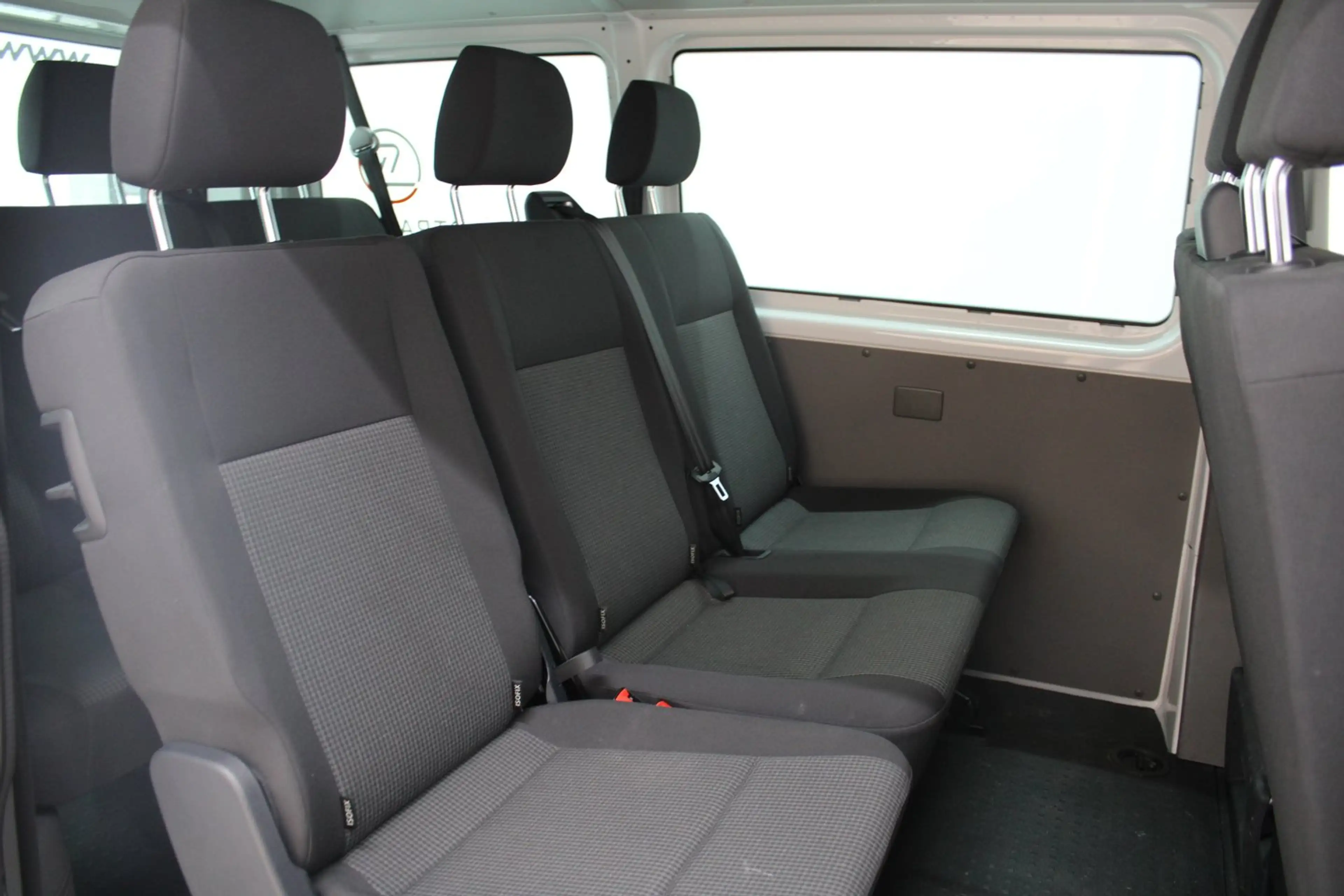 Volkswagen T6.1 Transporter Kombi TDI — photo 7