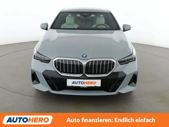 BMW 5 Series view 9