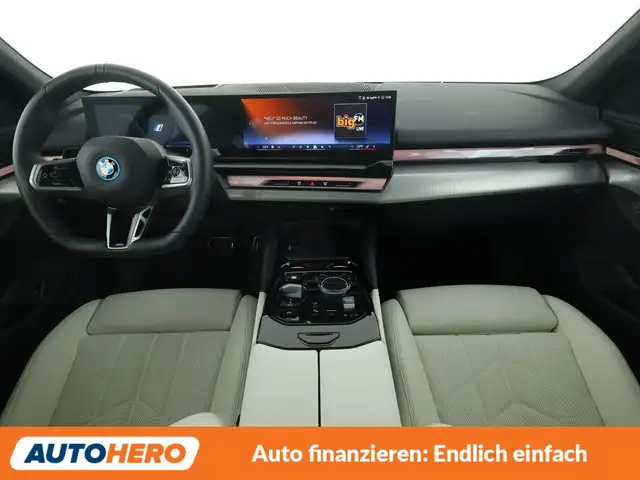 BMW 5 Series view 12