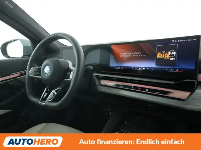 BMW 5 Series view 13
