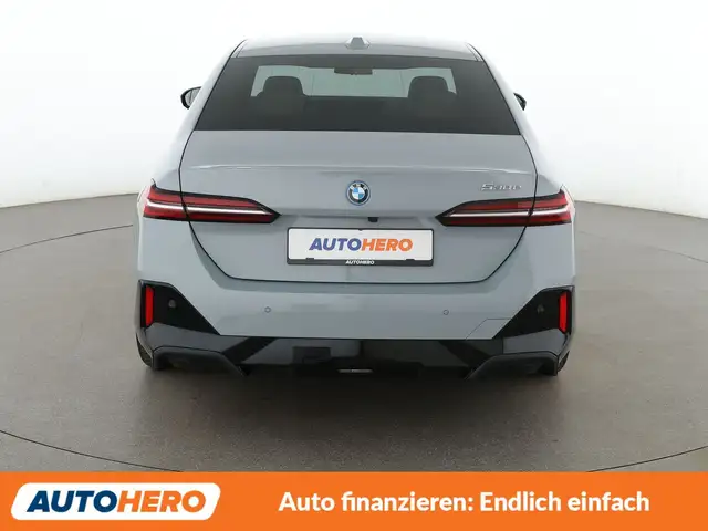 BMW 5 Series view 5