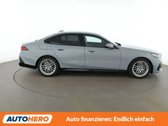 BMW 5 Series view 7