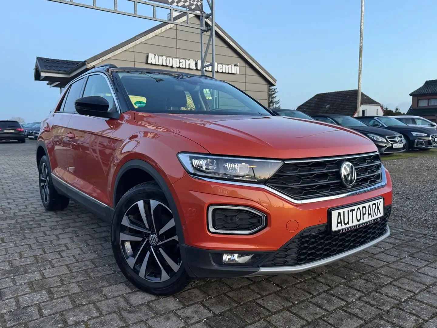 Volkswagen T-Roc IQ.DRIVE *LED*NAVI*KAMERA*AHK* Orange - 1