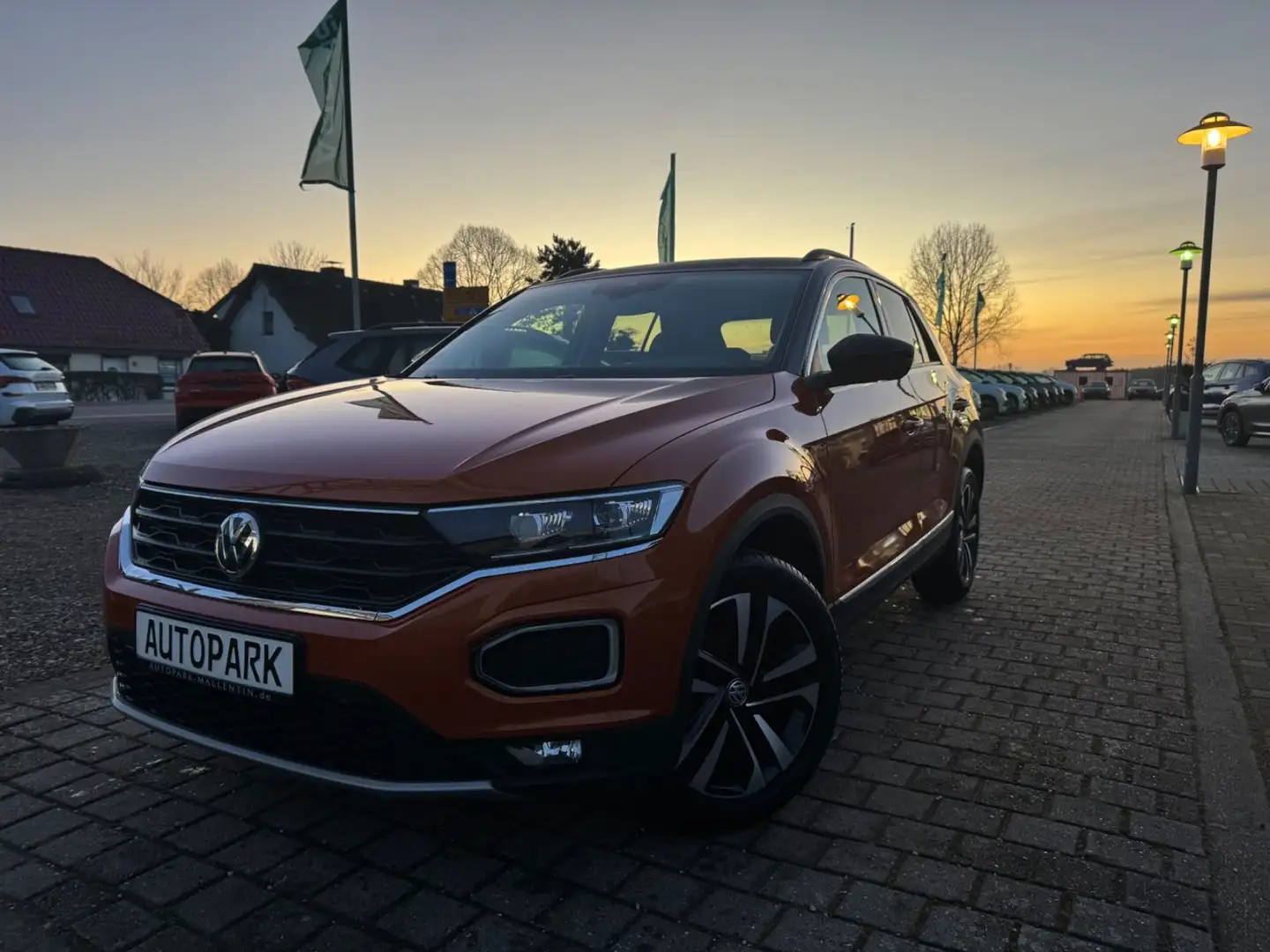 Volkswagen T-Roc IQ.DRIVE *LED*NAVI*KAMERA*AHK* Orange - 2