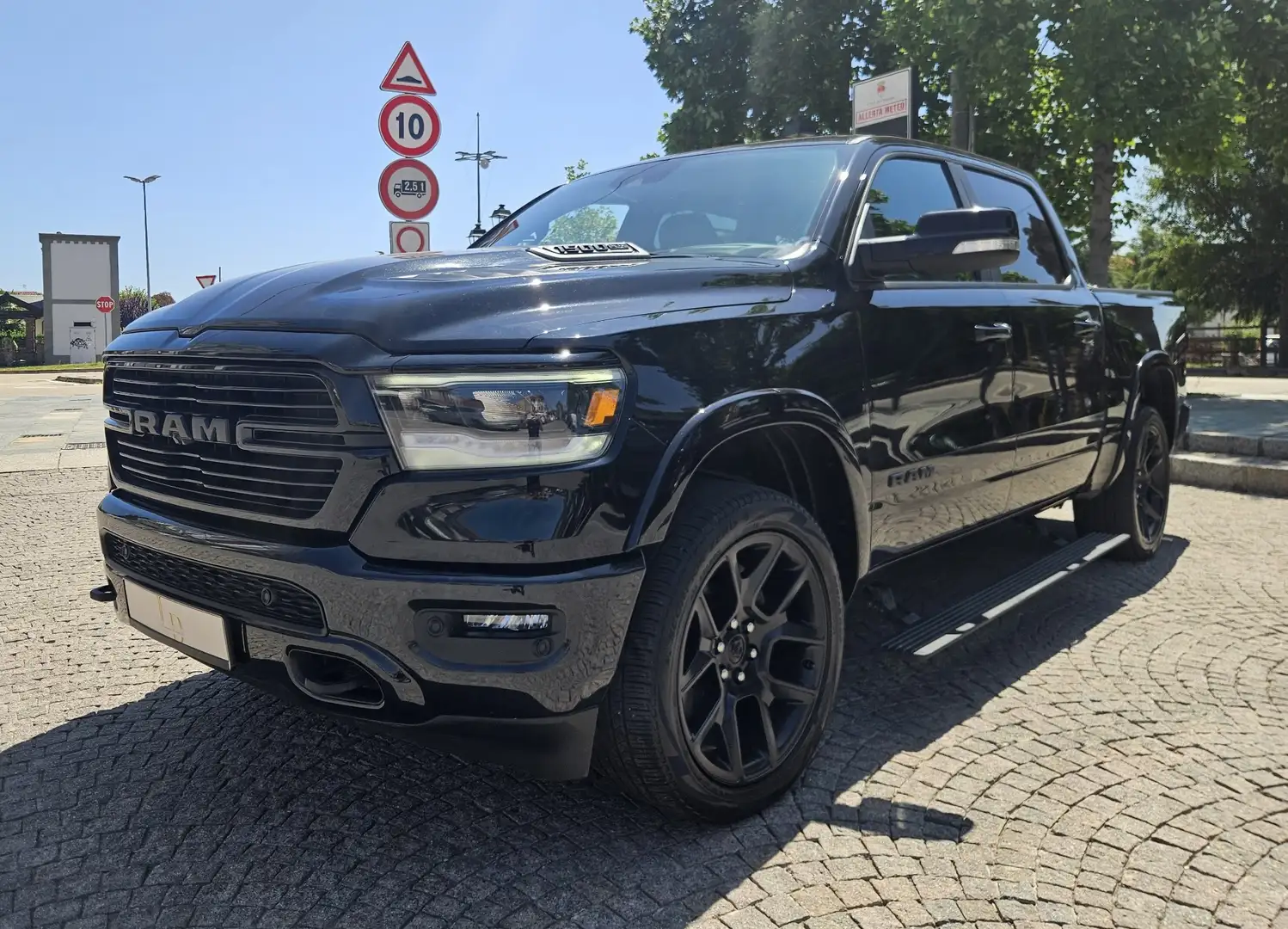 RAM 1500 1500 5.7 HEMI/LAR+SPORT NIGHT BLACK/GPL/PANO+22 Noir - 1