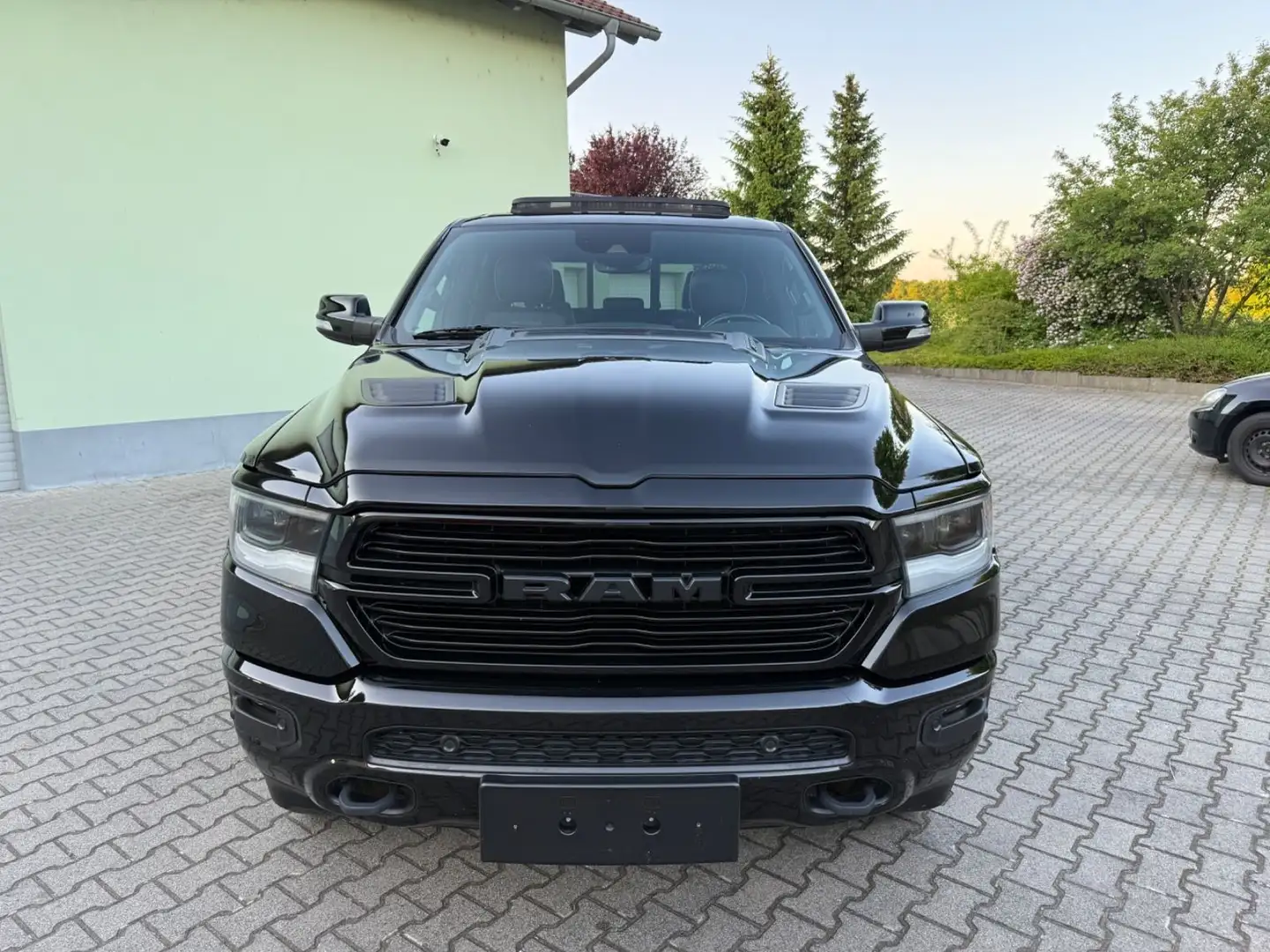 RAM 1500 1500 5.7 HEMI/LAR+SPORT NIGHT BLACK/GPL/PANO+22 Negro - 2