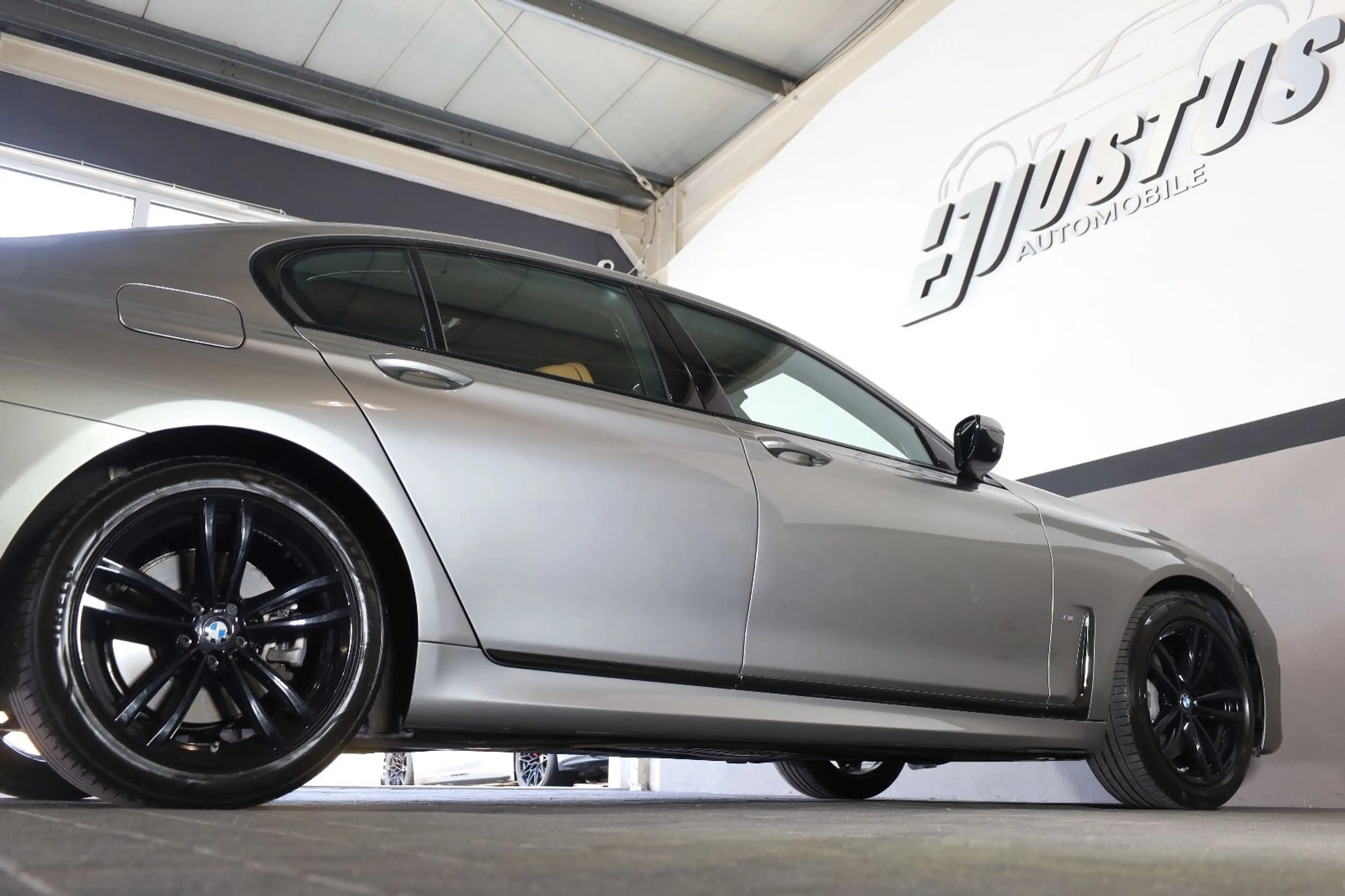 BMW 730 d/360*/HUD/SHZ/DAB/AIRMATIC/HarmanKardon/R19 — photo 7