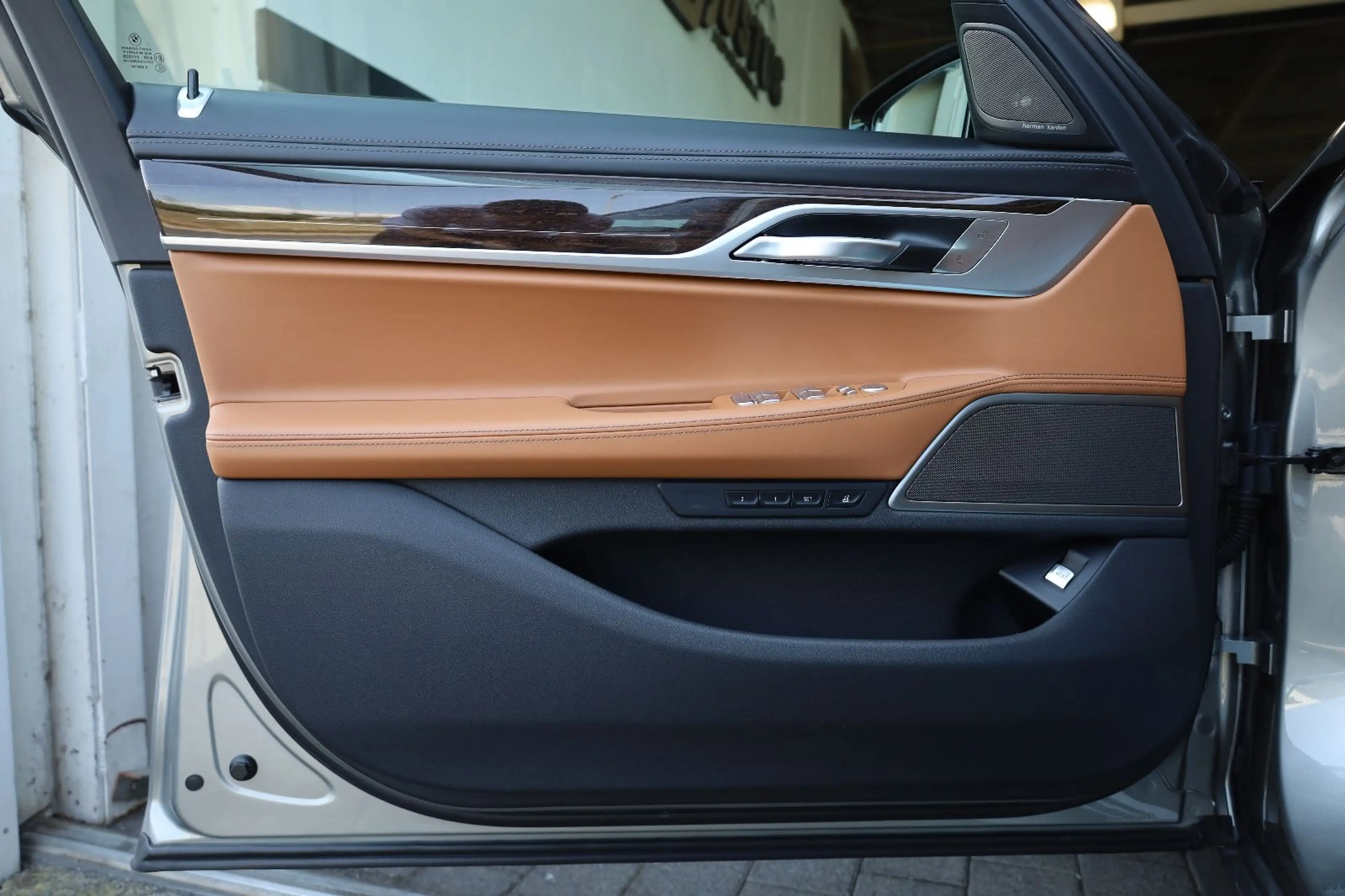 BMW 730 d/360*/HUD/SHZ/DAB/AIRMATIC/HarmanKardon/R19 — photo 9