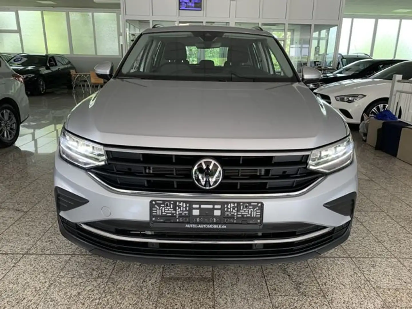 Volkswagen Tiguan Life 2.0 TDI DSG AHK+KAMERA+LED+SPURH+ACC Plateado - 2