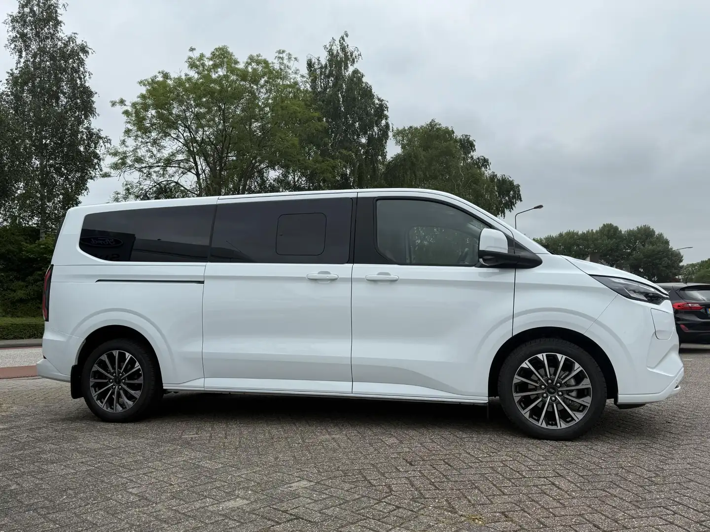 Ford Tourneo Custom 340 2.5 PHEV L2H1 Titanium X | 232pk | 8 pers | PL Wit - 2
