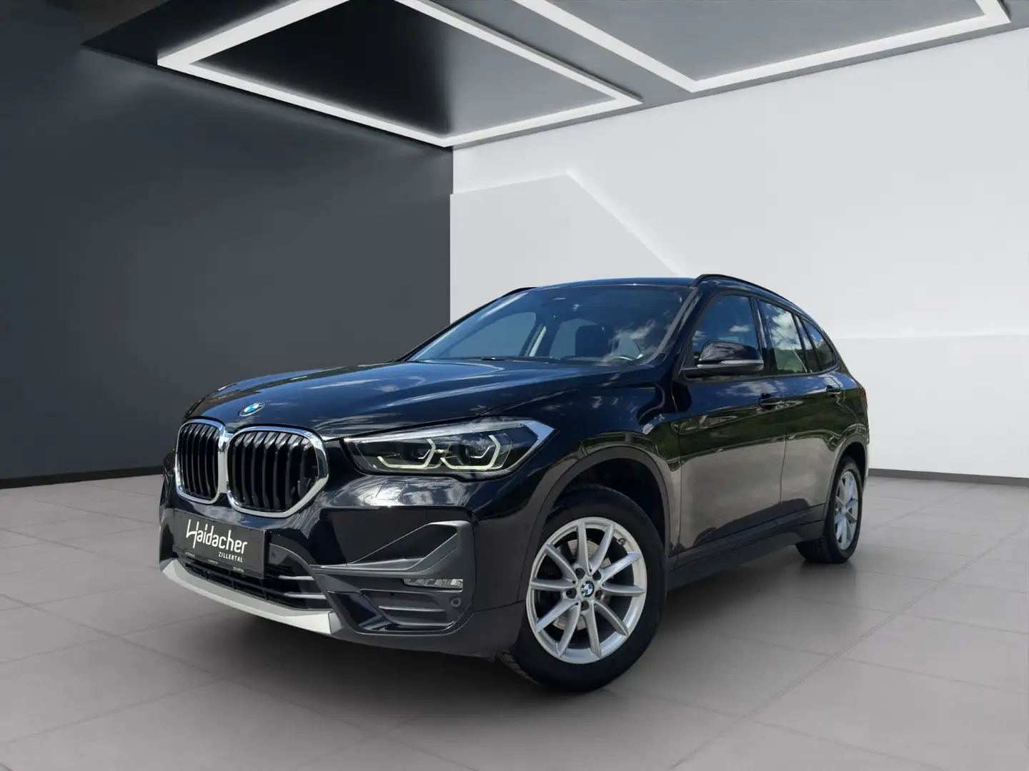 BMW X1 xDrive18d Aut. AHK AUT Navi RKam Klima LED Schwarz - 2