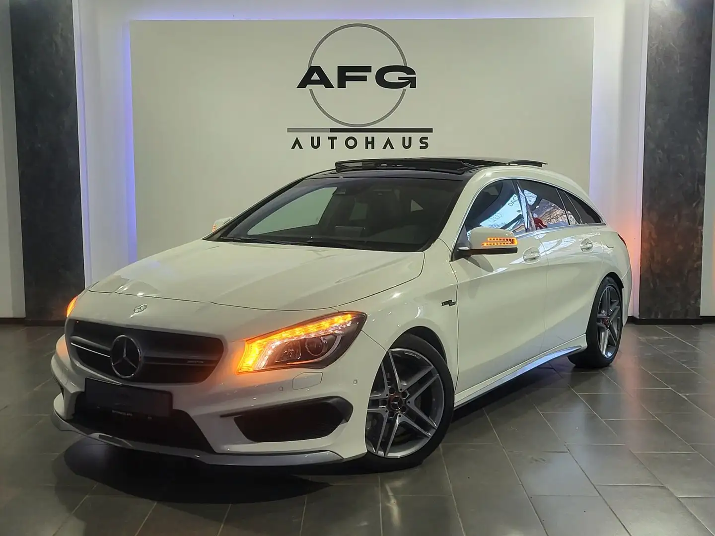 Mercedes-Benz CLA Shooting Brake CLA 45 AMG 4Matic Blanc - 1