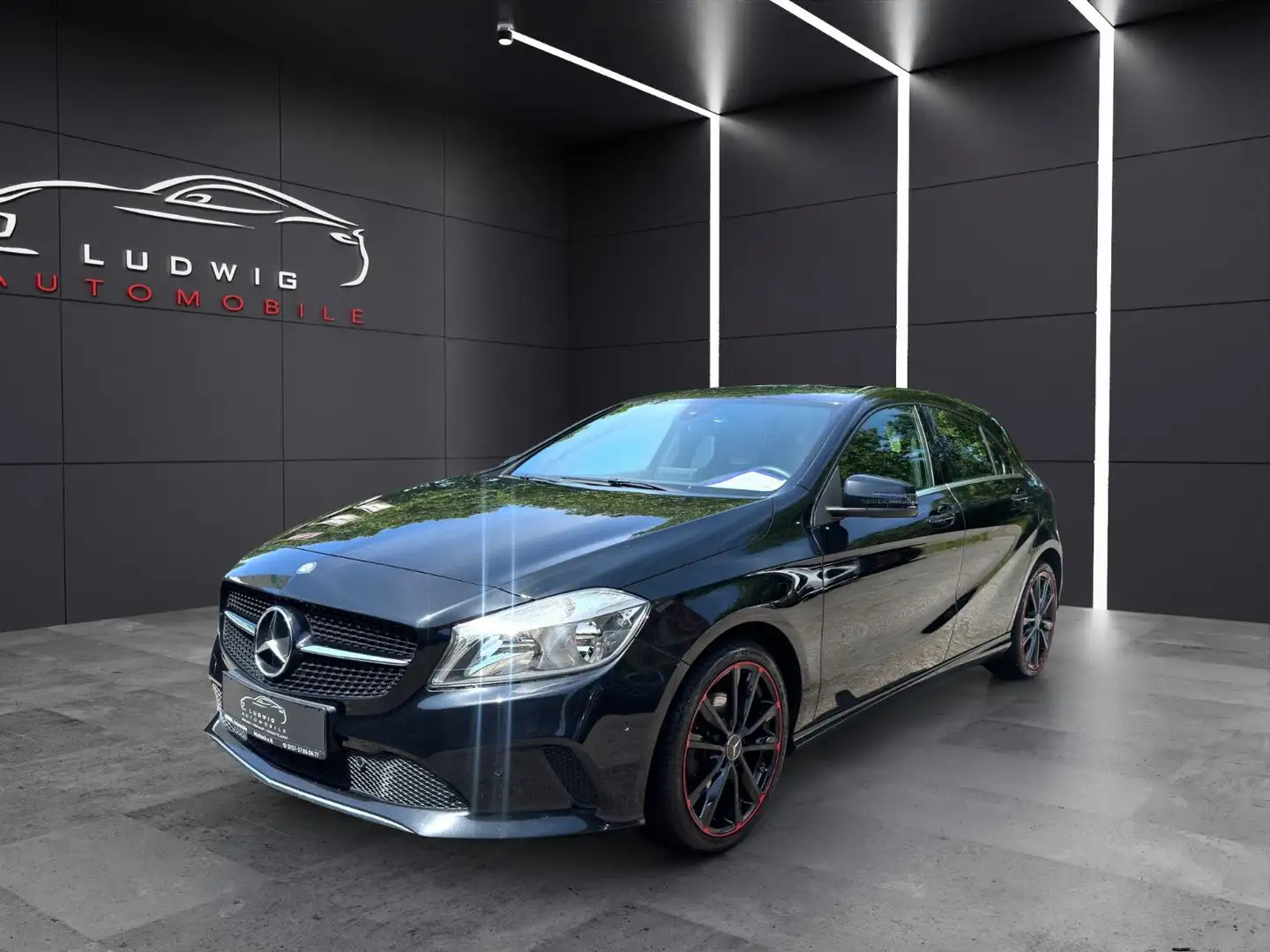 Mercedes-Benz A 180 A -Klasse / AUTOMATIK / EURO 6 / LEDER Noir - 1