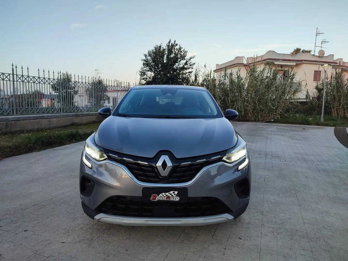 Renault Captur 1.5 DCI 95CV BLUE 6 MARCE  NAVIGATORE CERCHI LEGA Grigio - 2